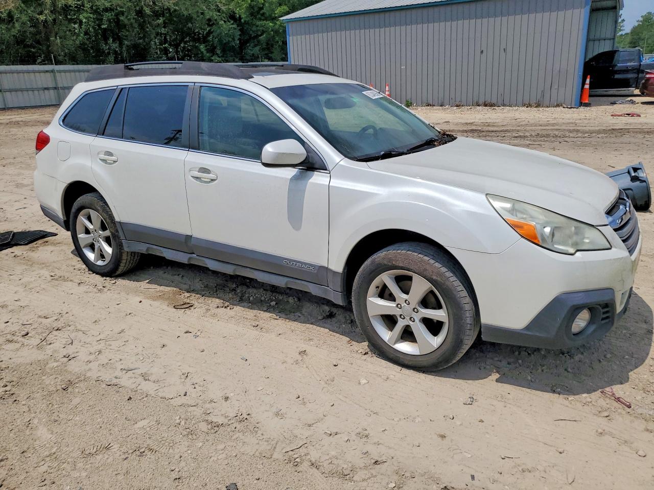 2013 Subaru Outback 2.5i Premium White vin: 4S4BRBGC7D3255870