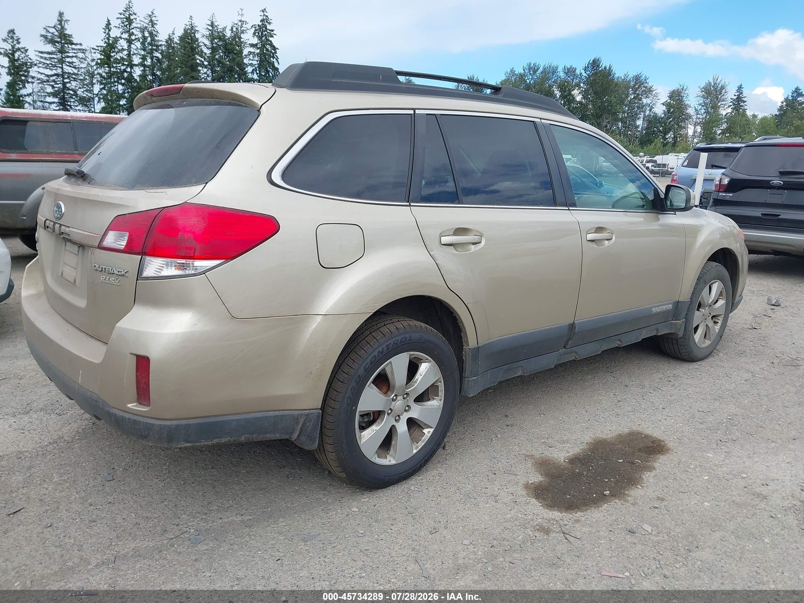 2010 Subaru Outback 2.5i Premium Золотой vin: 4S4BRBGC8A3323329