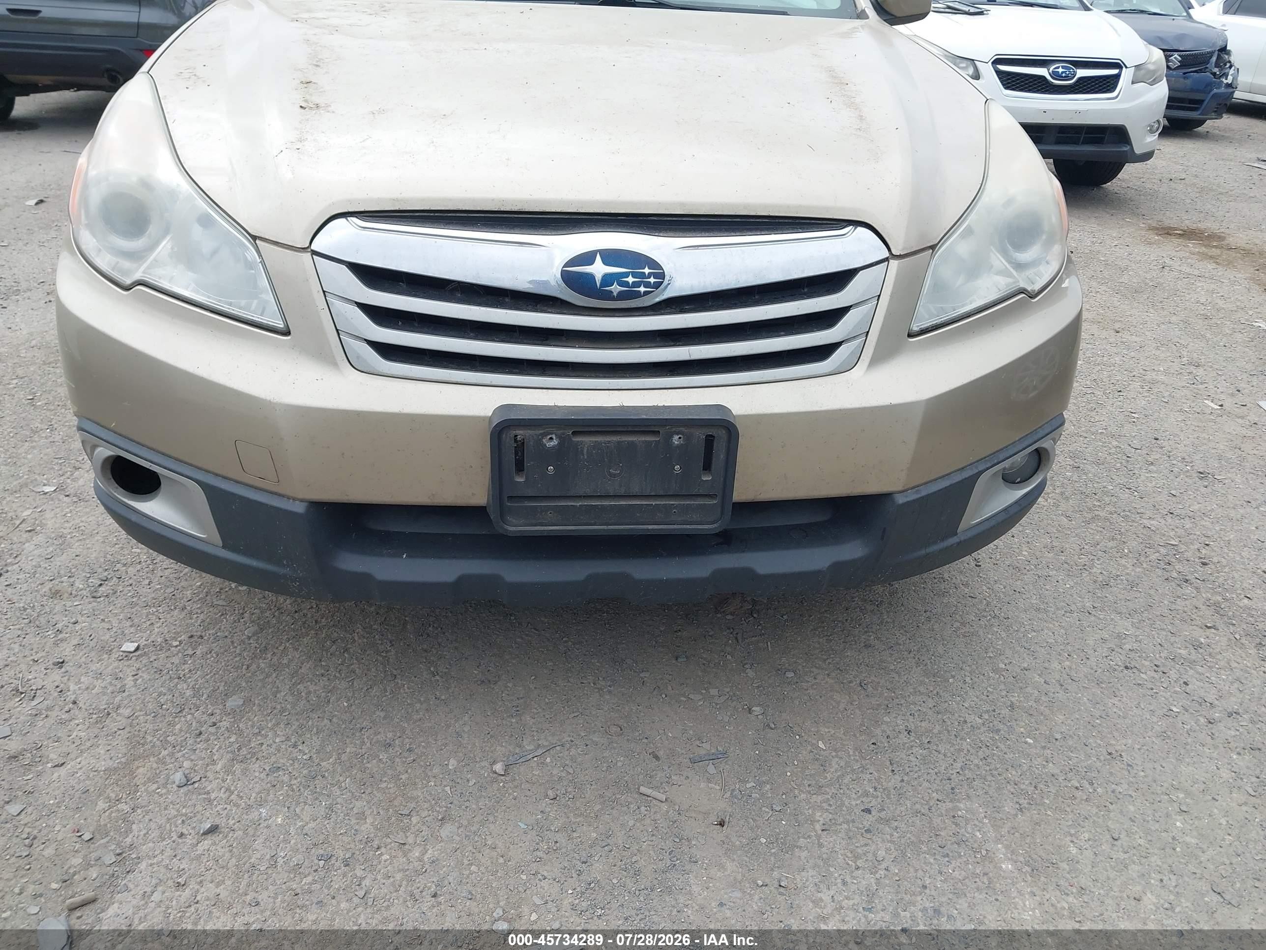 2010 Subaru Outback 2.5i Premium Золотой vin: 4S4BRBGC8A3323329