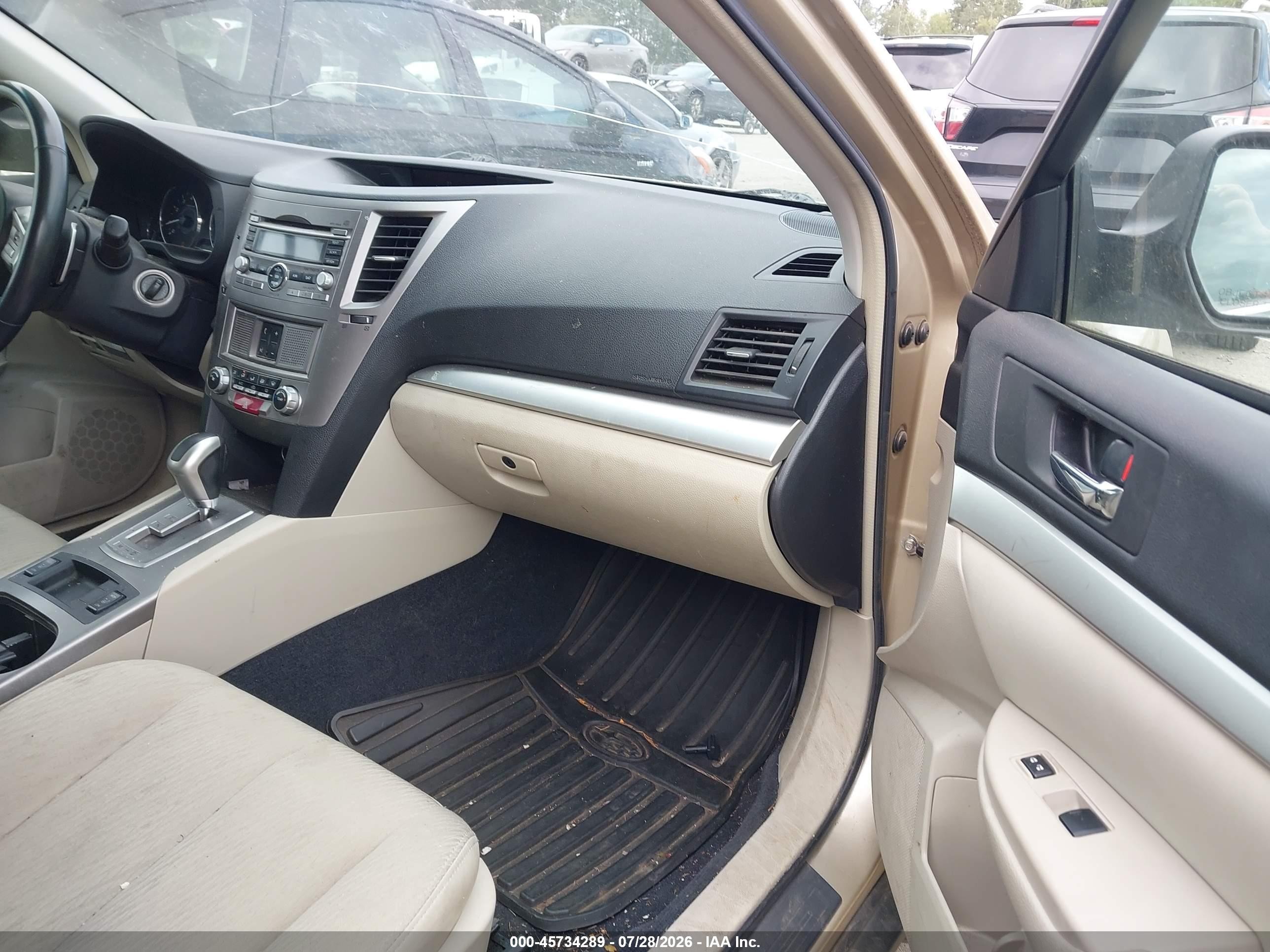 2010 Subaru Outback 2.5i Premium Золотой vin: 4S4BRBGC8A3323329