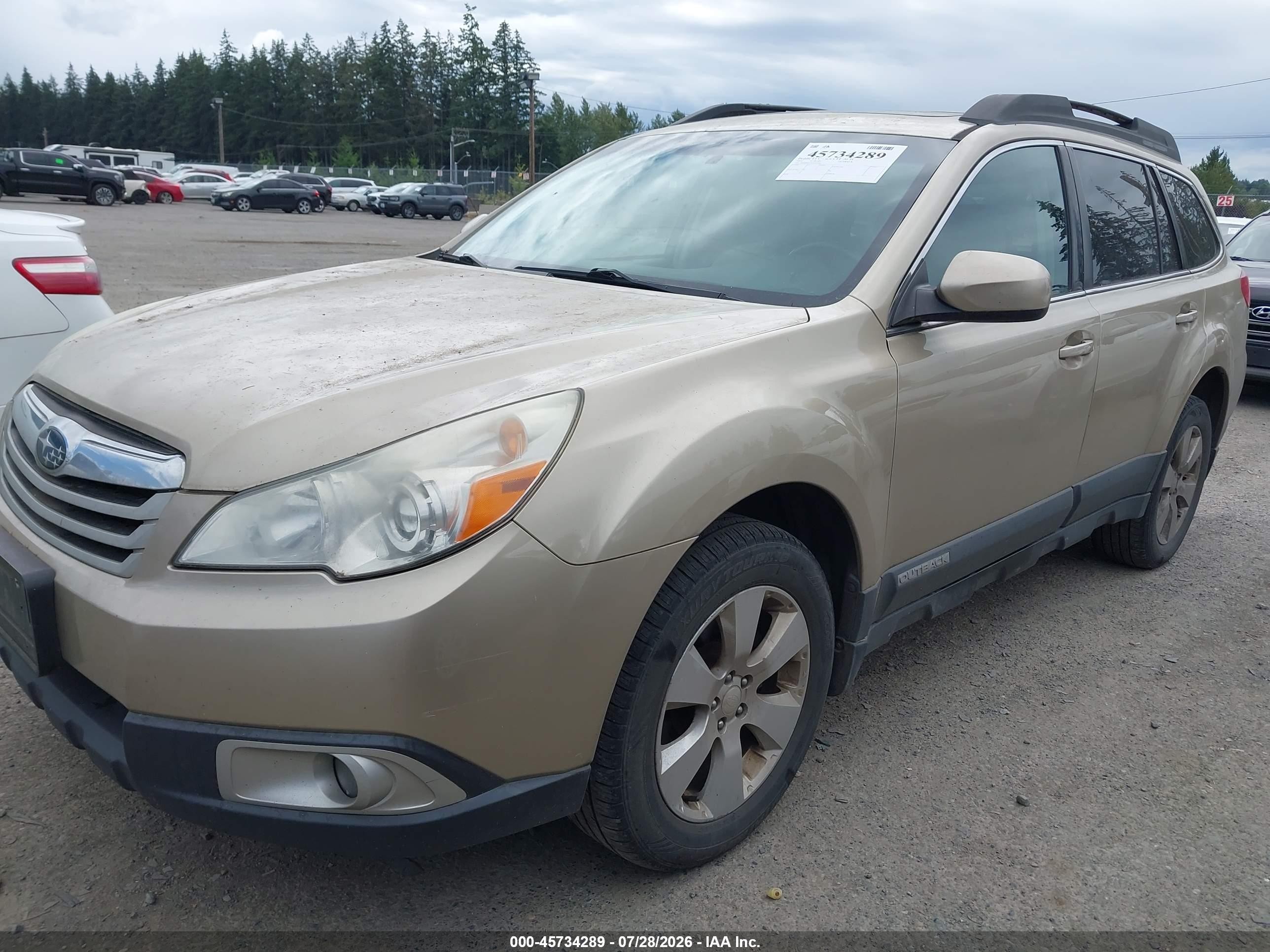 2010 Subaru Outback 2.5i Premium Золотой vin: 4S4BRBGC8A3323329