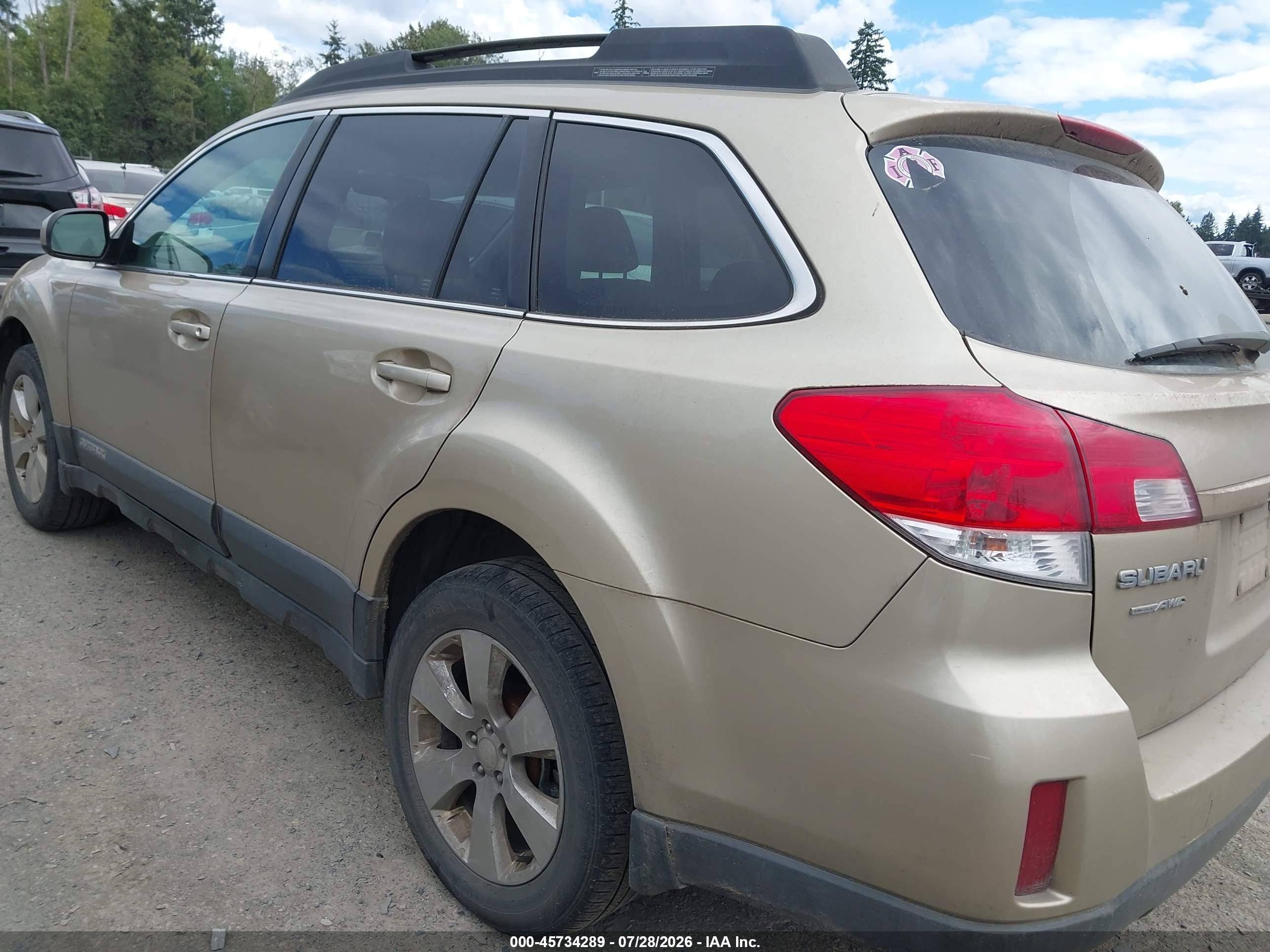 2010 Subaru Outback 2.5i Premium Золотой vin: 4S4BRBGC8A3323329