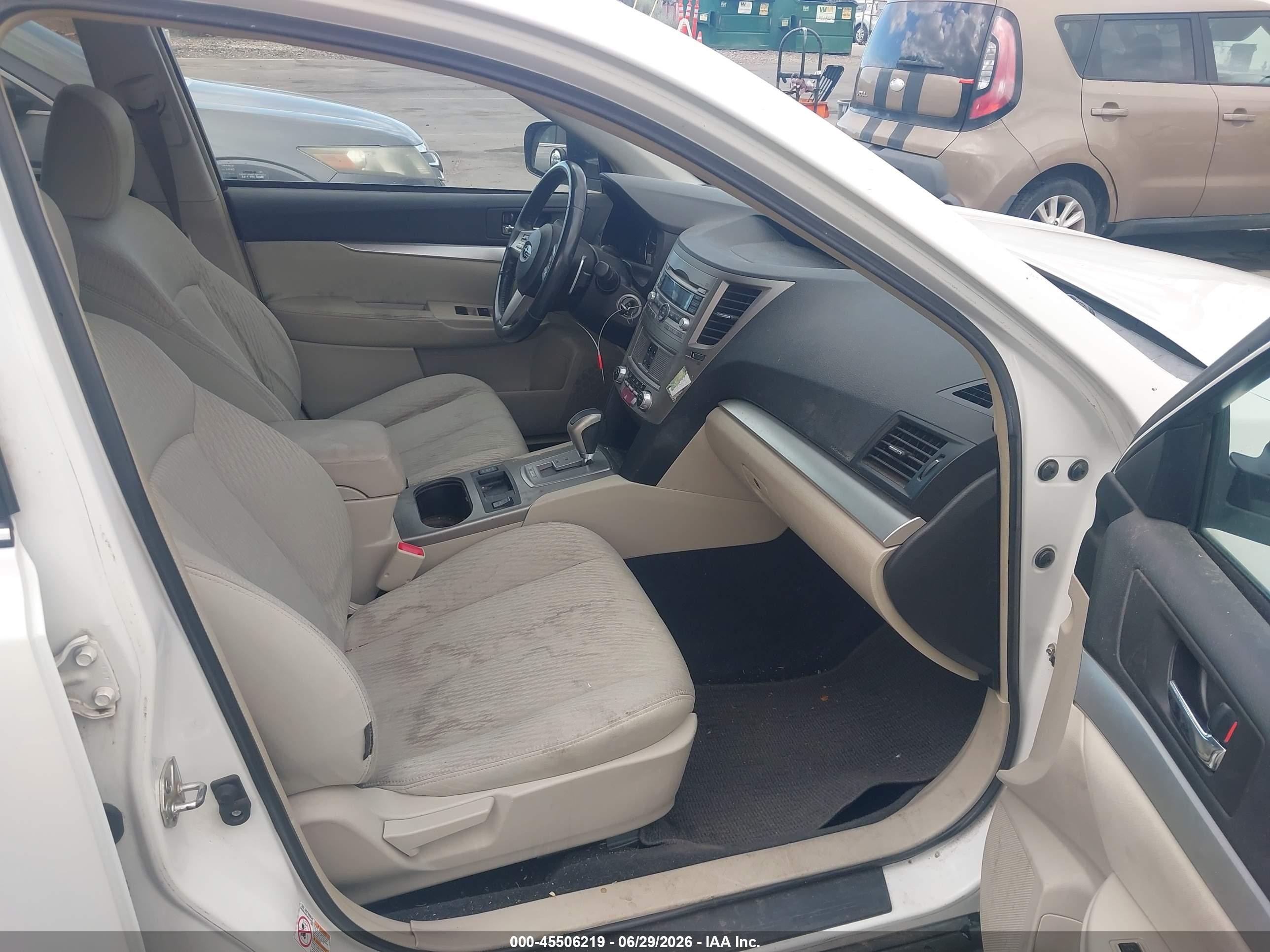 2011 Subaru Outback 2.5i Premium White vin: 4S4BRBGC8B3336938
