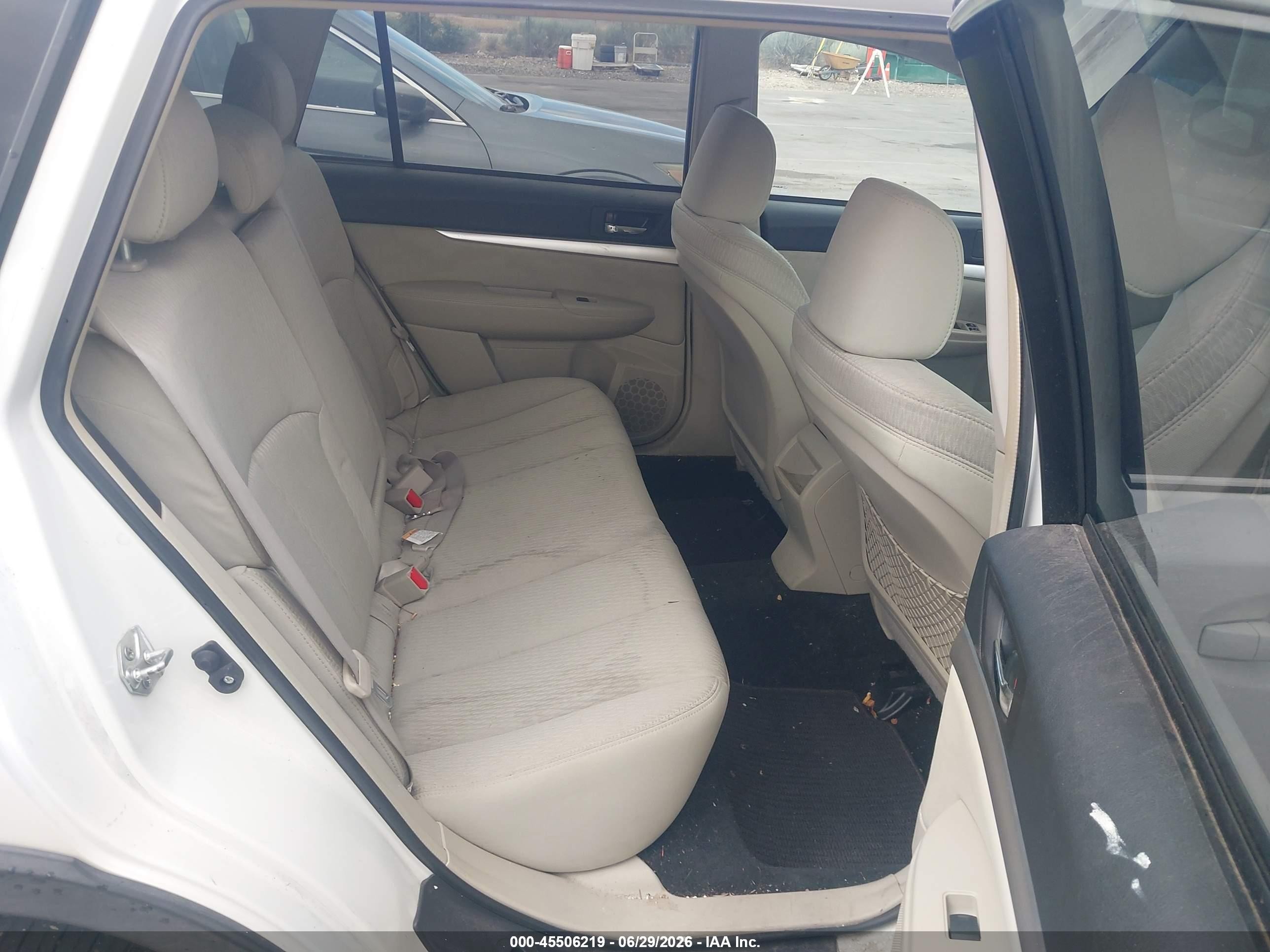 2011 Subaru Outback 2.5i Premium White vin: 4S4BRBGC8B3336938