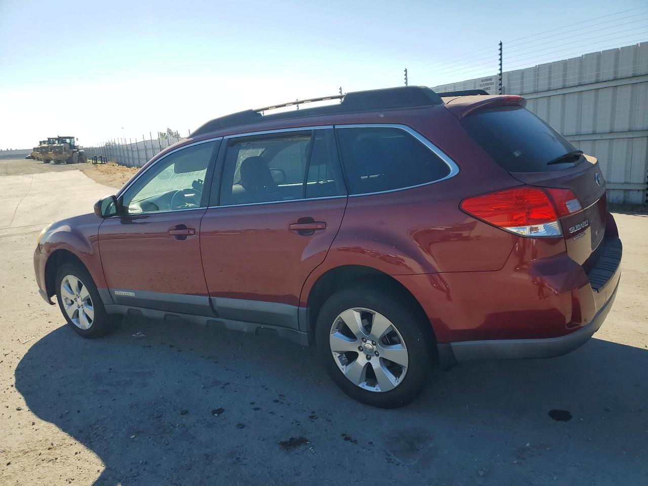 2011 Subaru Outback 2.5i Premium Red vin: 4S4BRBGC8B3370748