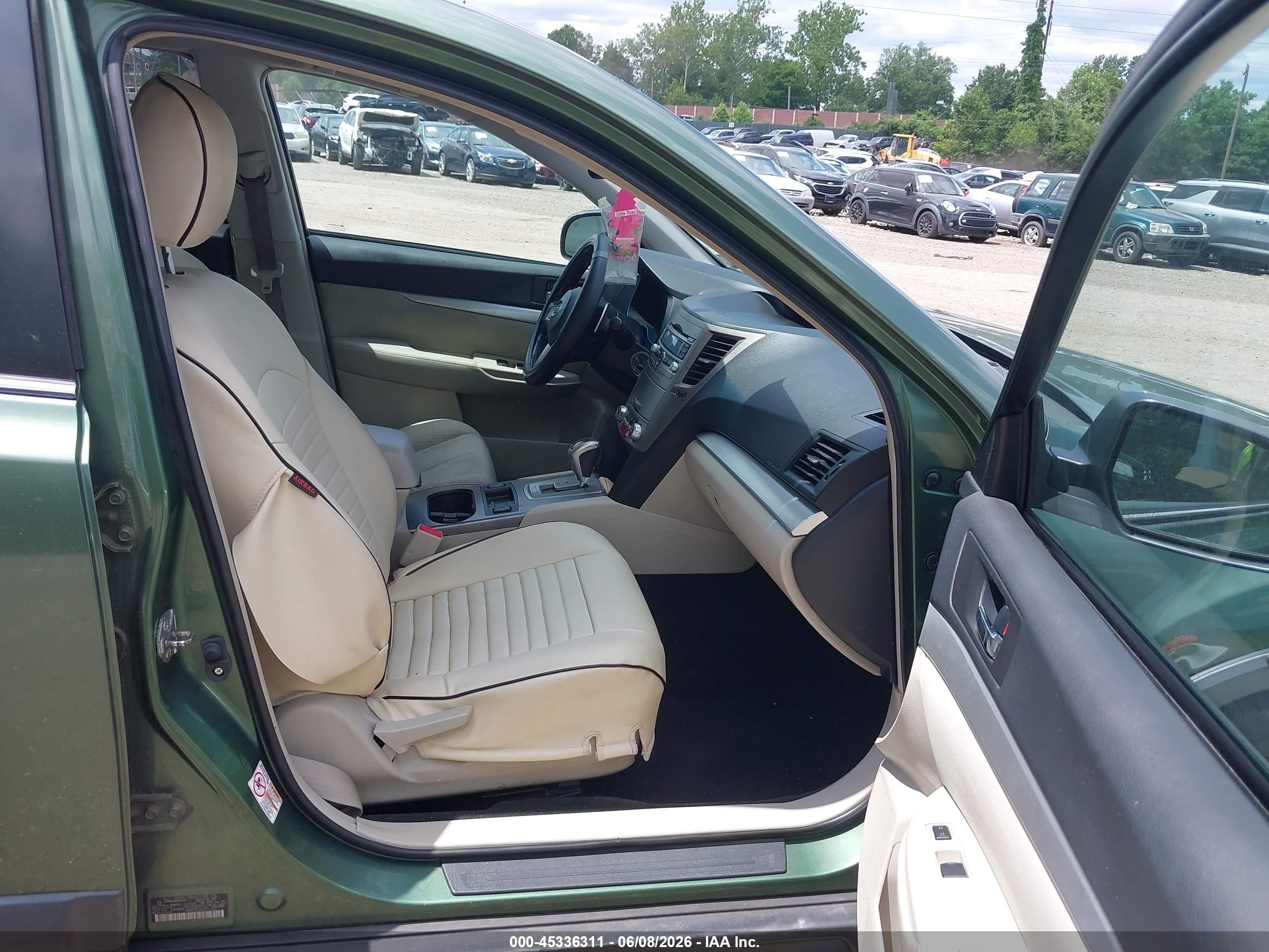 2011 Subaru Outback 2.5i Premium Green vin: 4S4BRBGC8B3405238