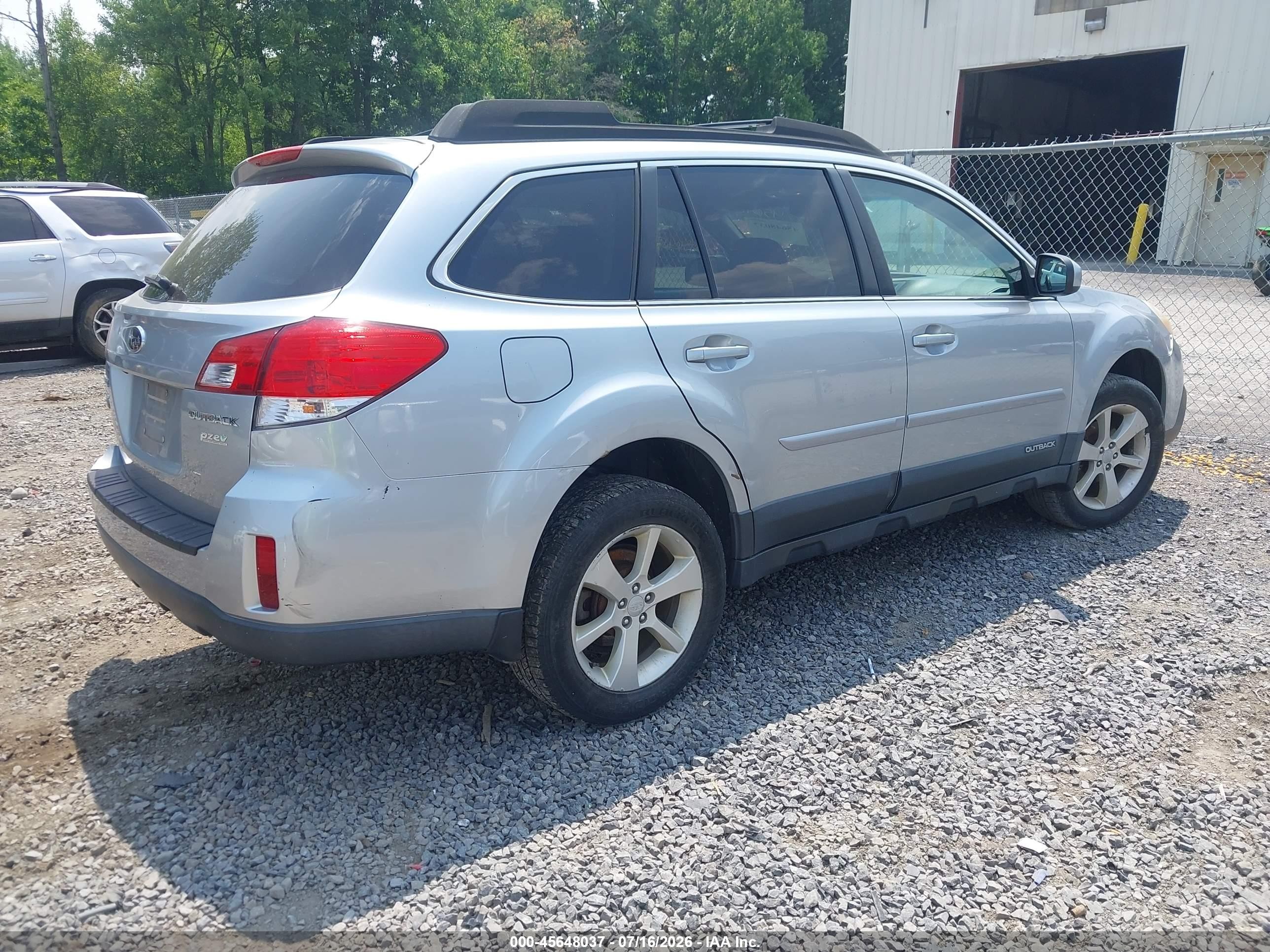 2013 Subaru Outback 2.5i Premium Silver vin: 4S4BRBGC8D3215541