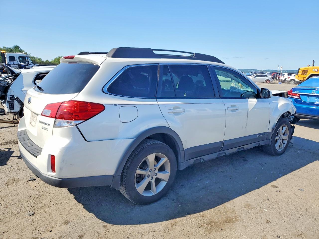 2013 Subaru Outback 2.5i Premium White vin: 4S4BRBGC8D3297920