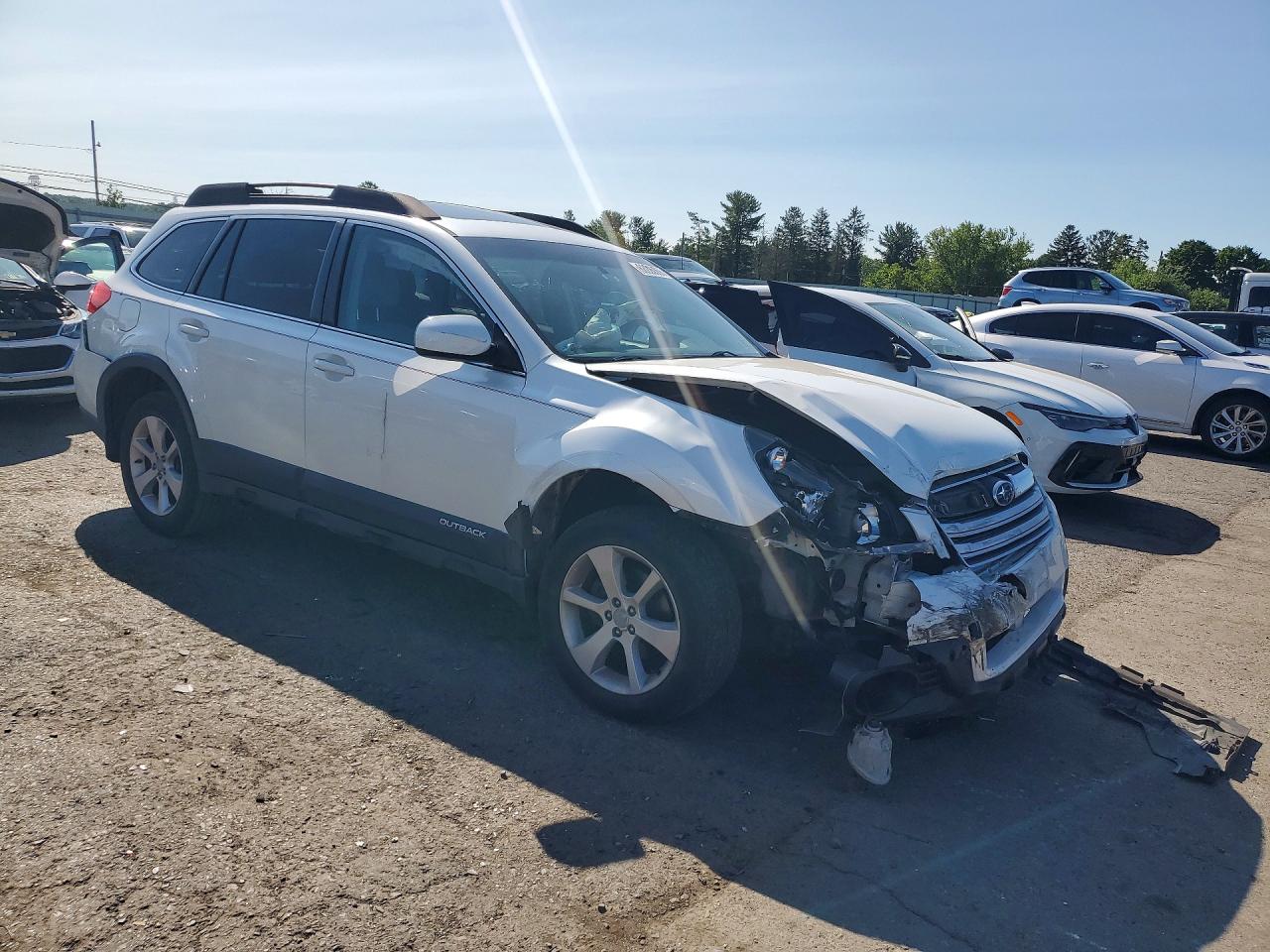 2013 Subaru Outback 2.5i Premium White vin: 4S4BRBGC8D3297920