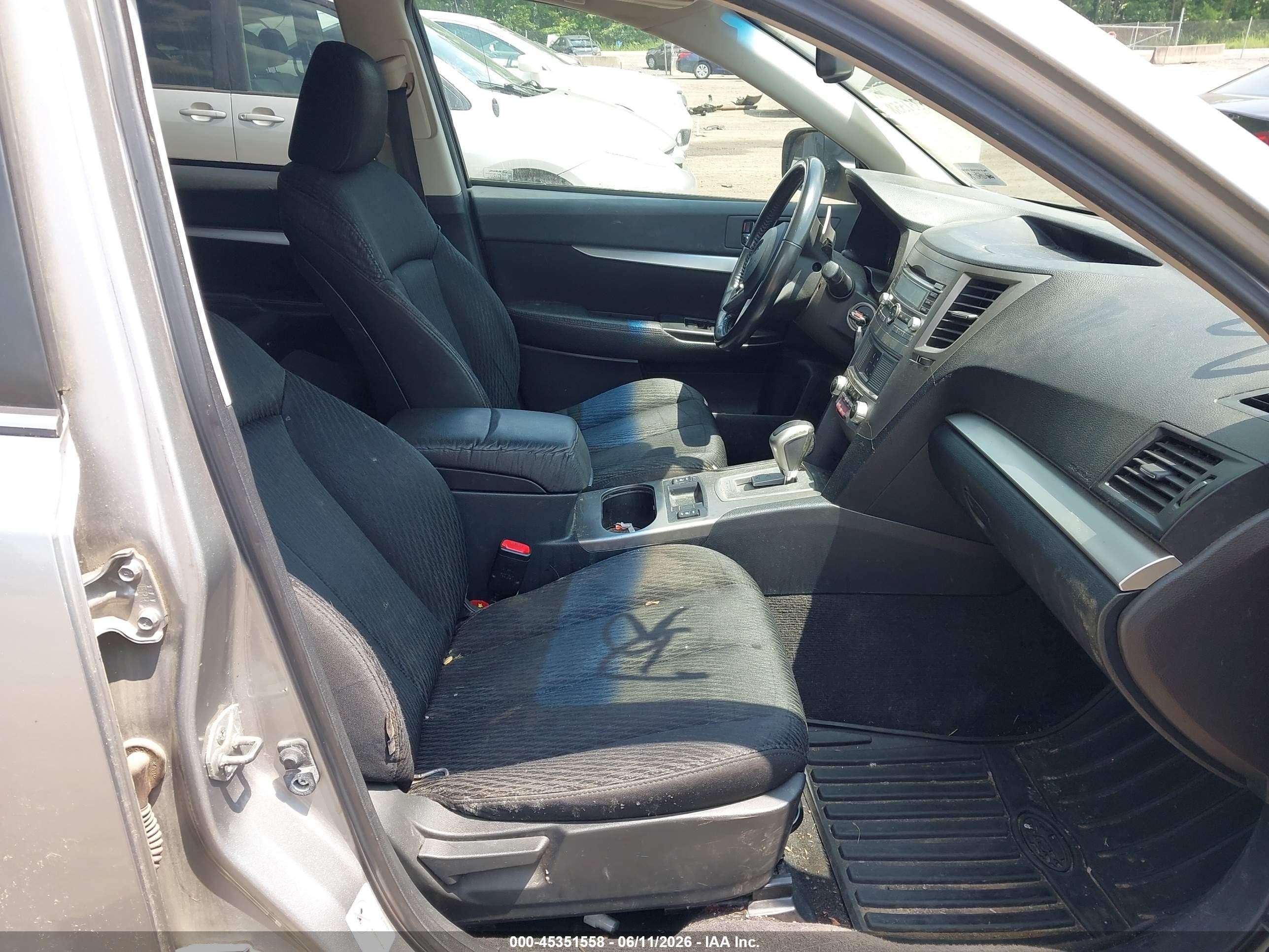 2010 Subaru Outback 2.5i Premium Silver vin: 4S4BRBGC9A3327079