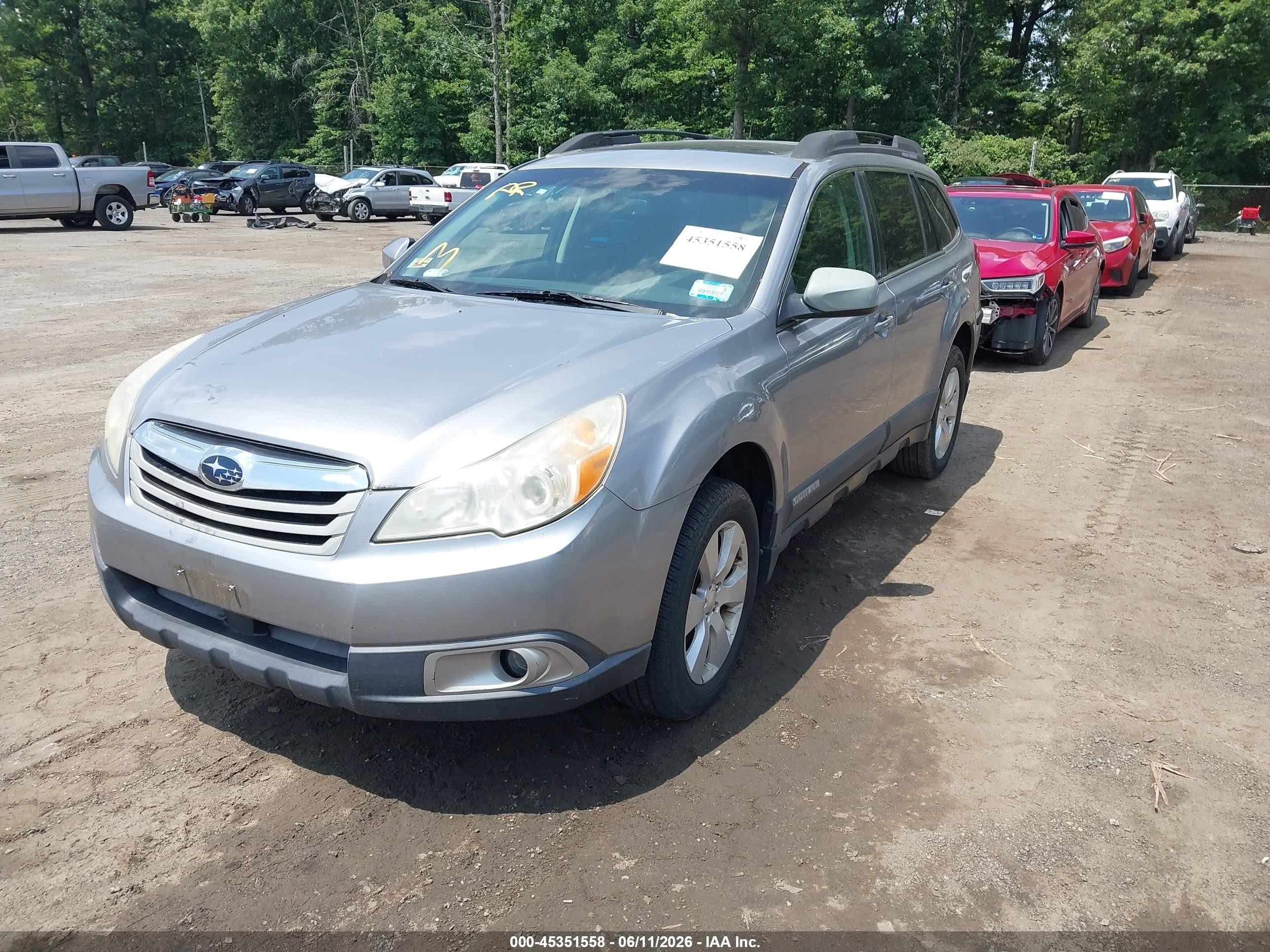 2010 Subaru Outback 2.5i Premium Silver vin: 4S4BRBGC9A3327079