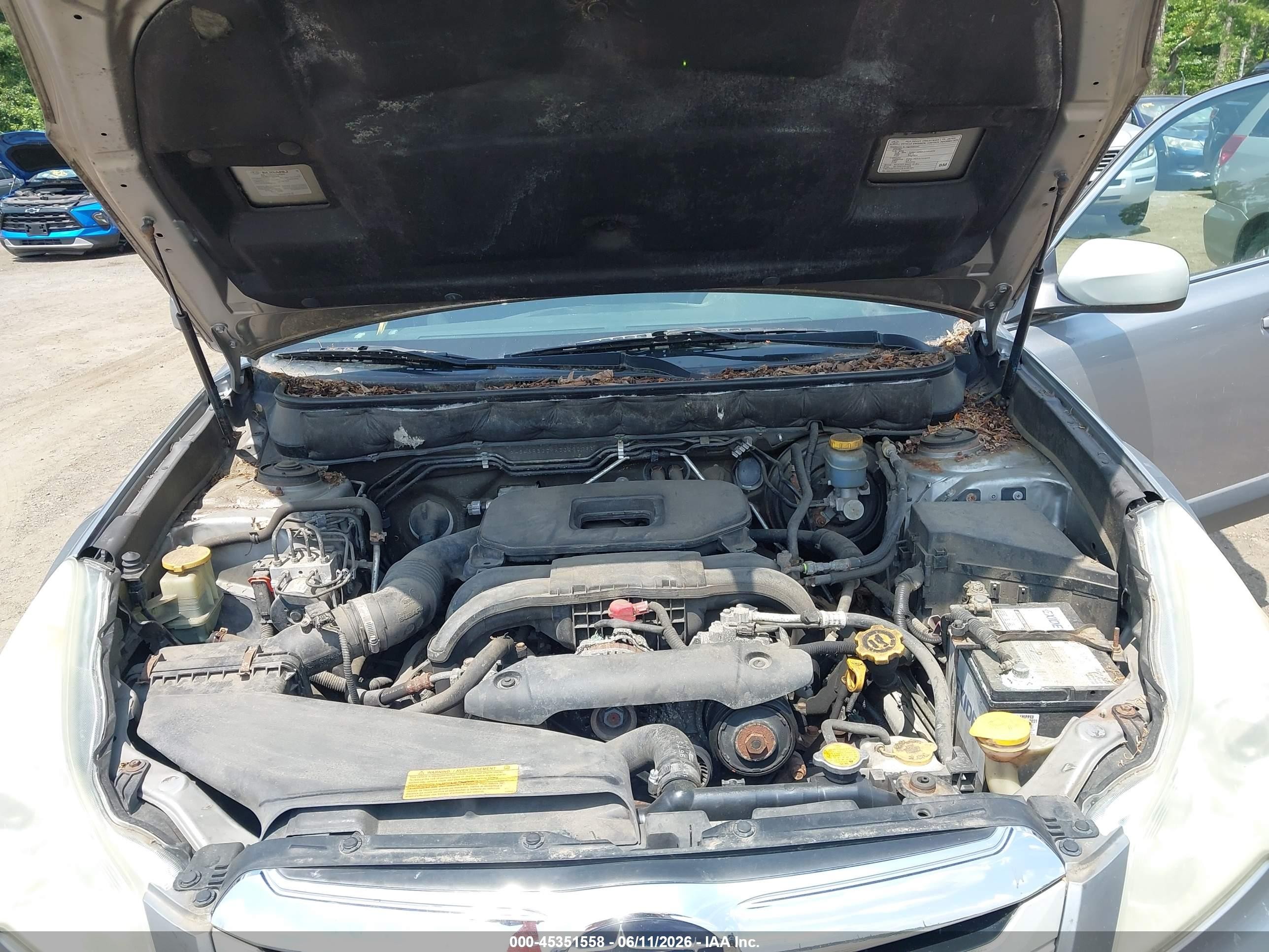 2010 Subaru Outback 2.5i Premium Silver vin: 4S4BRBGC9A3327079