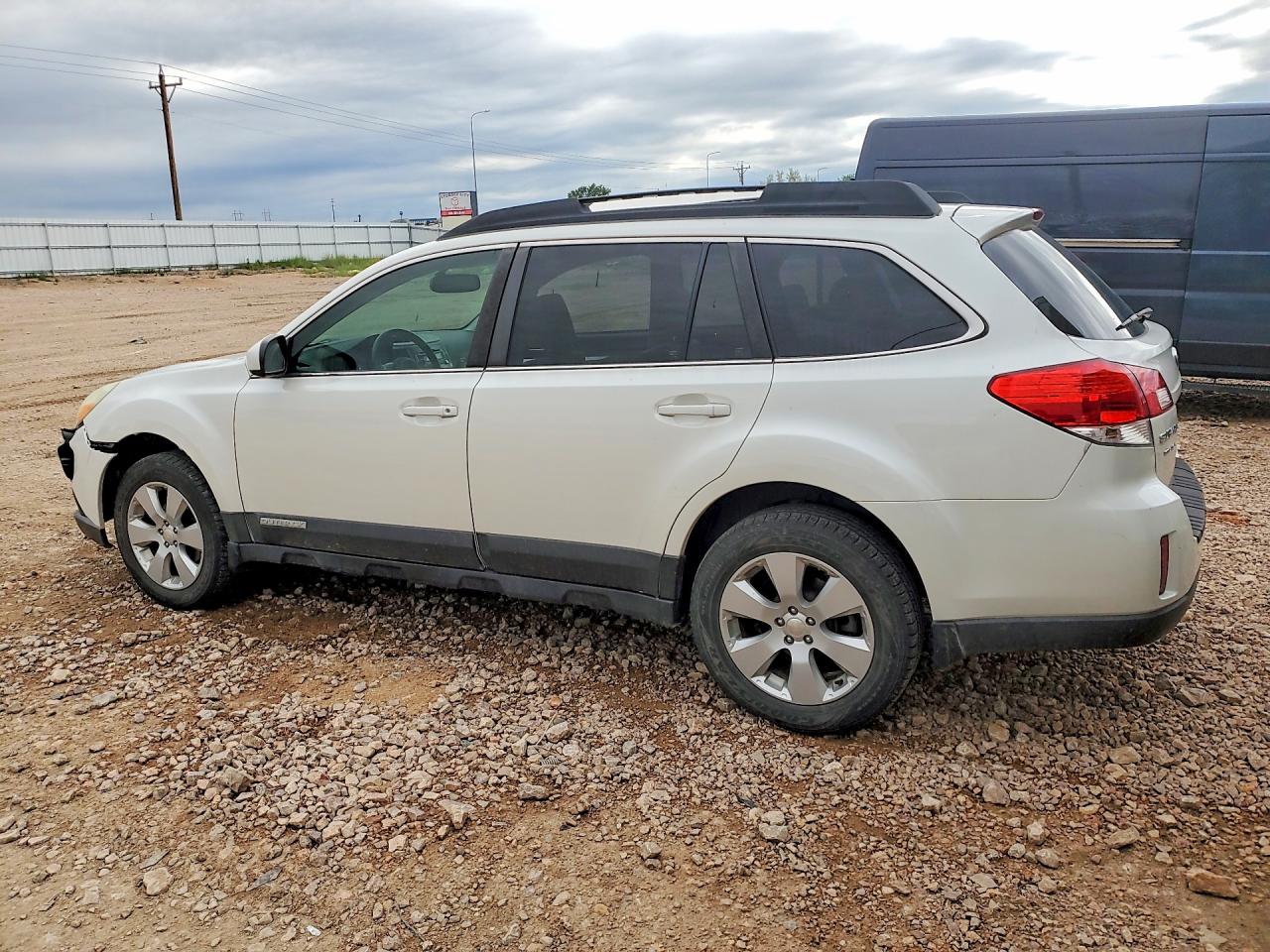 2011 Subaru Outback 2.5i Premium White vin: 4S4BRBGC9B3334163