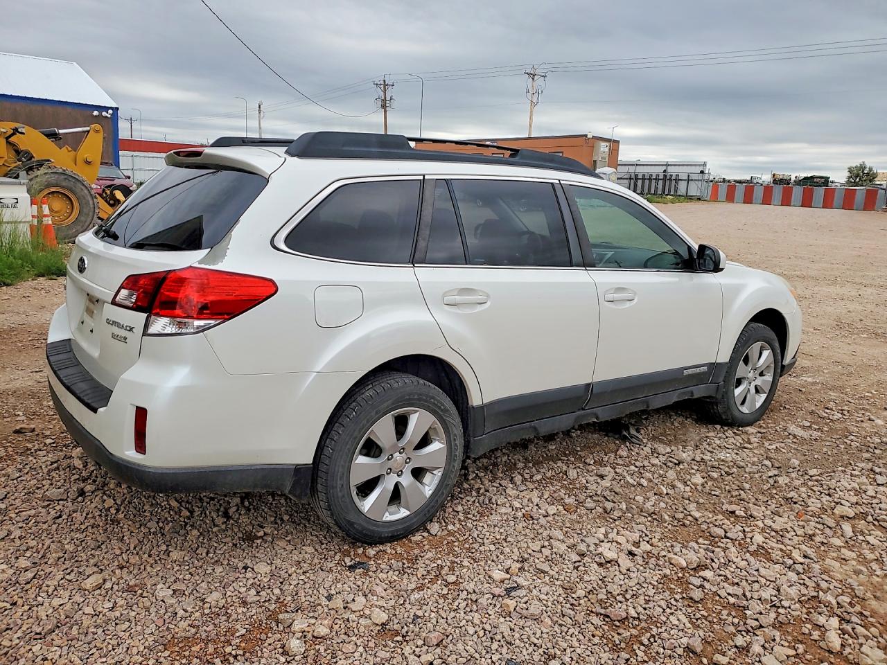 2011 Subaru Outback 2.5i Premium White vin: 4S4BRBGC9B3334163