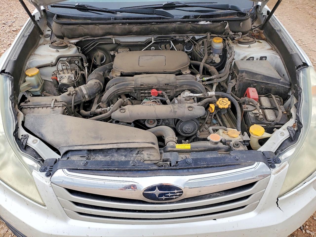 2011 Subaru Outback 2.5i Premium White vin: 4S4BRBGC9B3334163