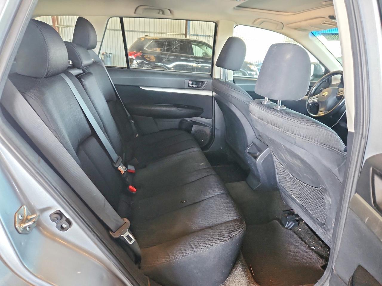 2012 Subaru Outback 2.5i Premium Серебряный vin: 4S4BRBGC9C3267307
