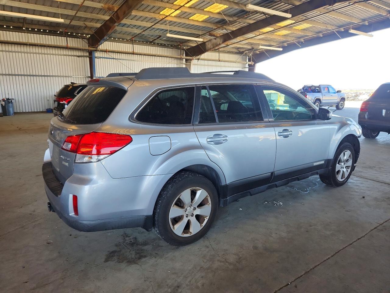 2012 Subaru Outback 2.5i Premium Серебряный vin: 4S4BRBGC9C3267307