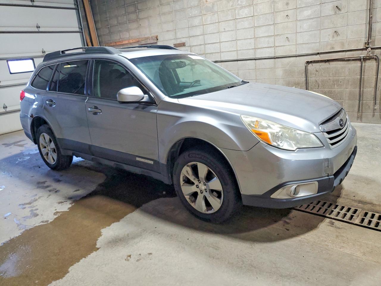 2010 Subaru Outback 2.5i Premium Silver vin: 4S4BRBGCXA3326619