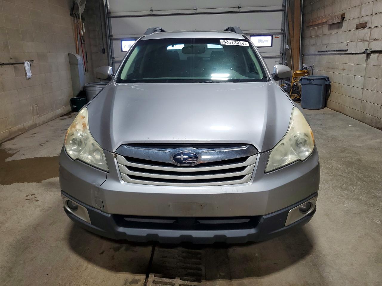 2010 Subaru Outback 2.5i Premium Silver vin: 4S4BRBGCXA3326619
