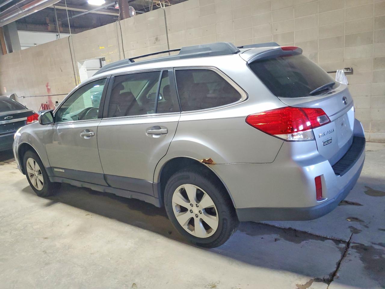 2010 Subaru Outback 2.5i Premium Silver vin: 4S4BRBGCXA3326619