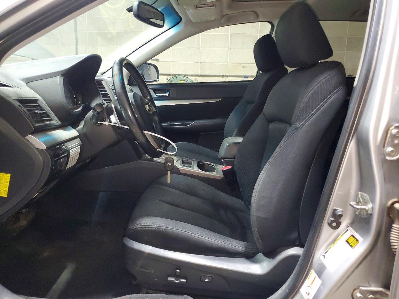 2010 Subaru Outback 2.5i Premium Silver vin: 4S4BRBGCXA3326619