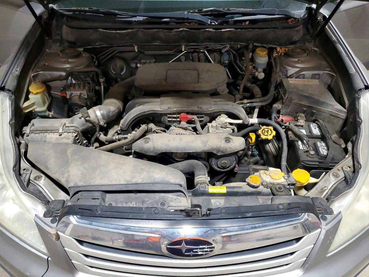 2010 Subaru Outback 2.5i Premium Silver vin: 4S4BRBGCXA3326619