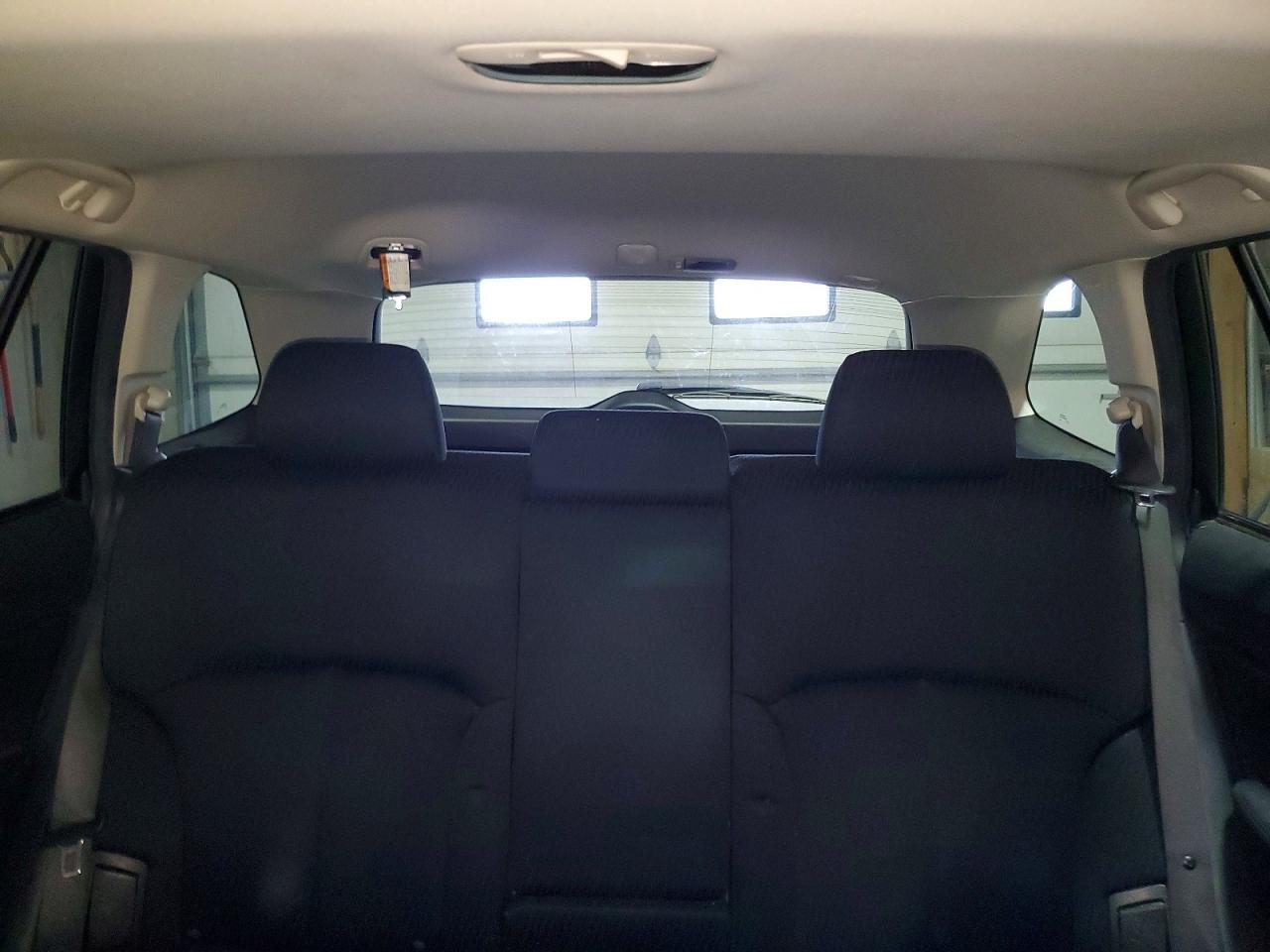 2010 Subaru Outback 2.5i Premium Silver vin: 4S4BRBGCXA3326619
