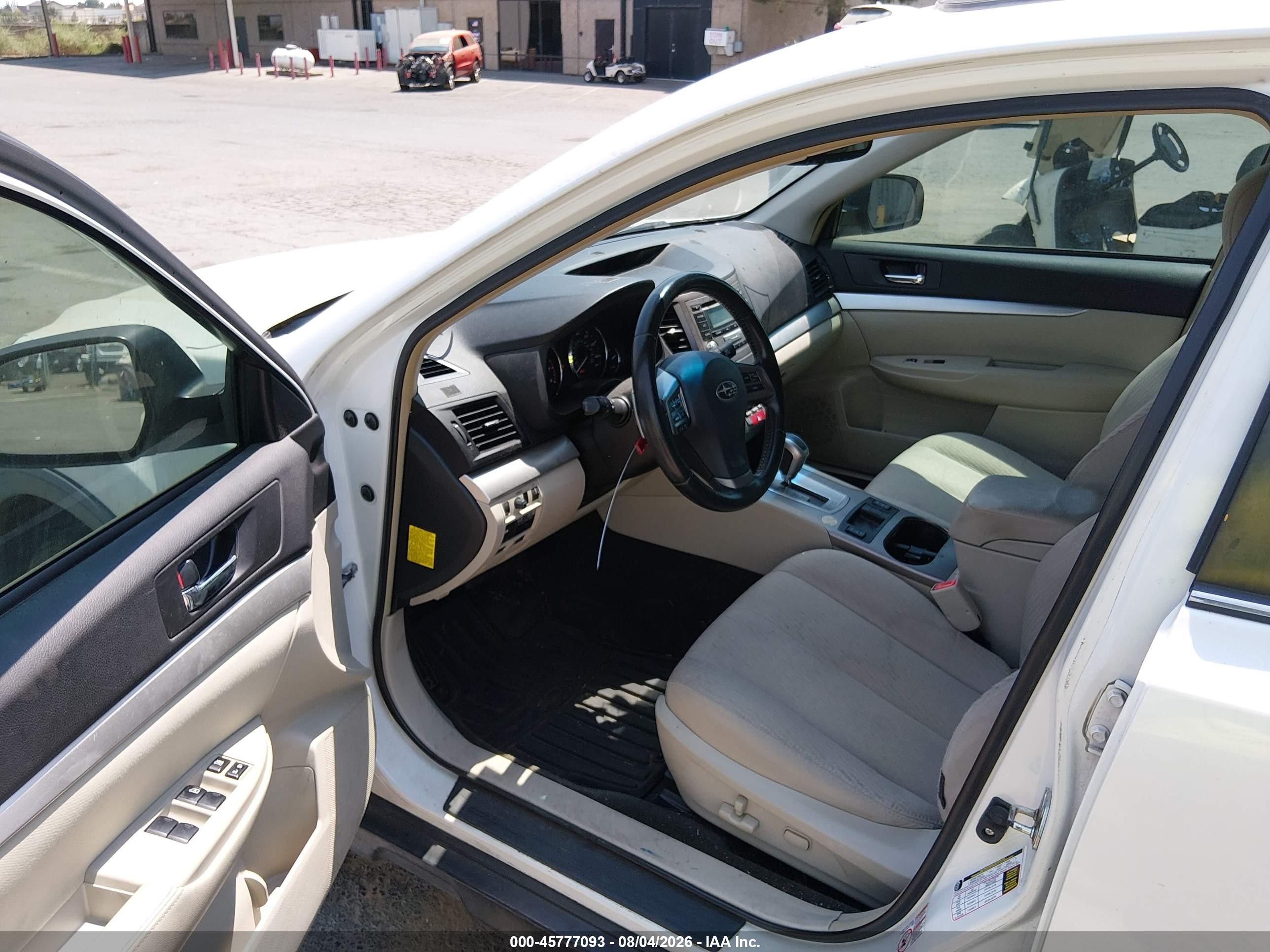 2012 Subaru Outback 2.5i Premium White vin: 4S4BRBGCXC3225857