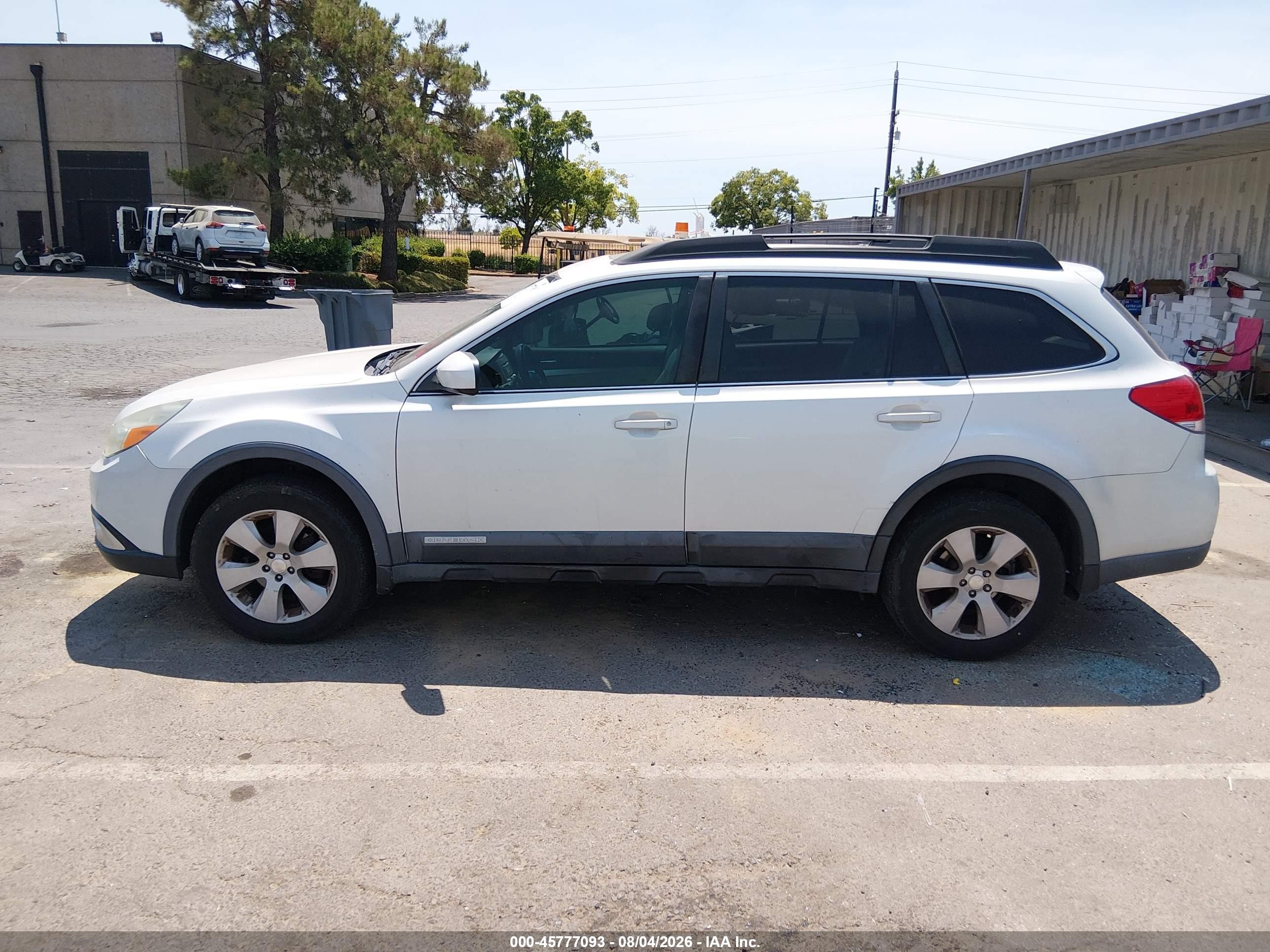 2012 Subaru Outback 2.5i Premium White vin: 4S4BRBGCXC3225857