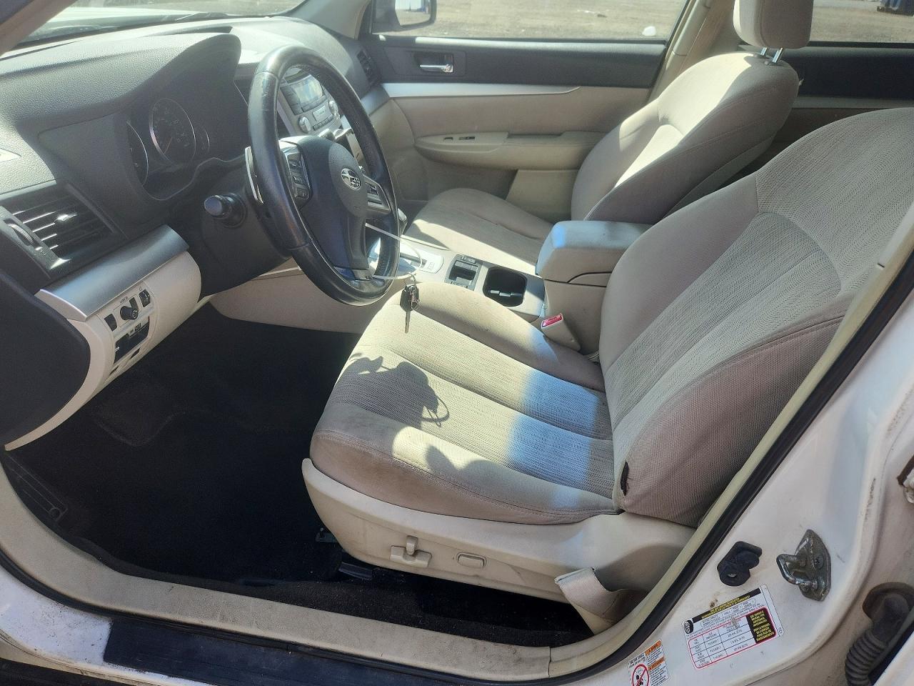 2013 Subaru Outback 2.5i Premium White vin: 4S4BRBGCXD3241719
