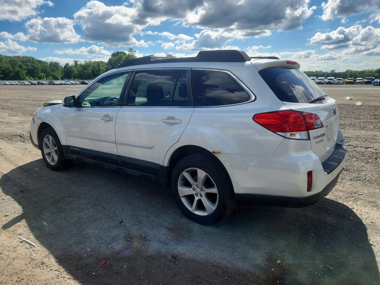 2013 Subaru Outback 2.5i Premium White vin: 4S4BRBGCXD3241719