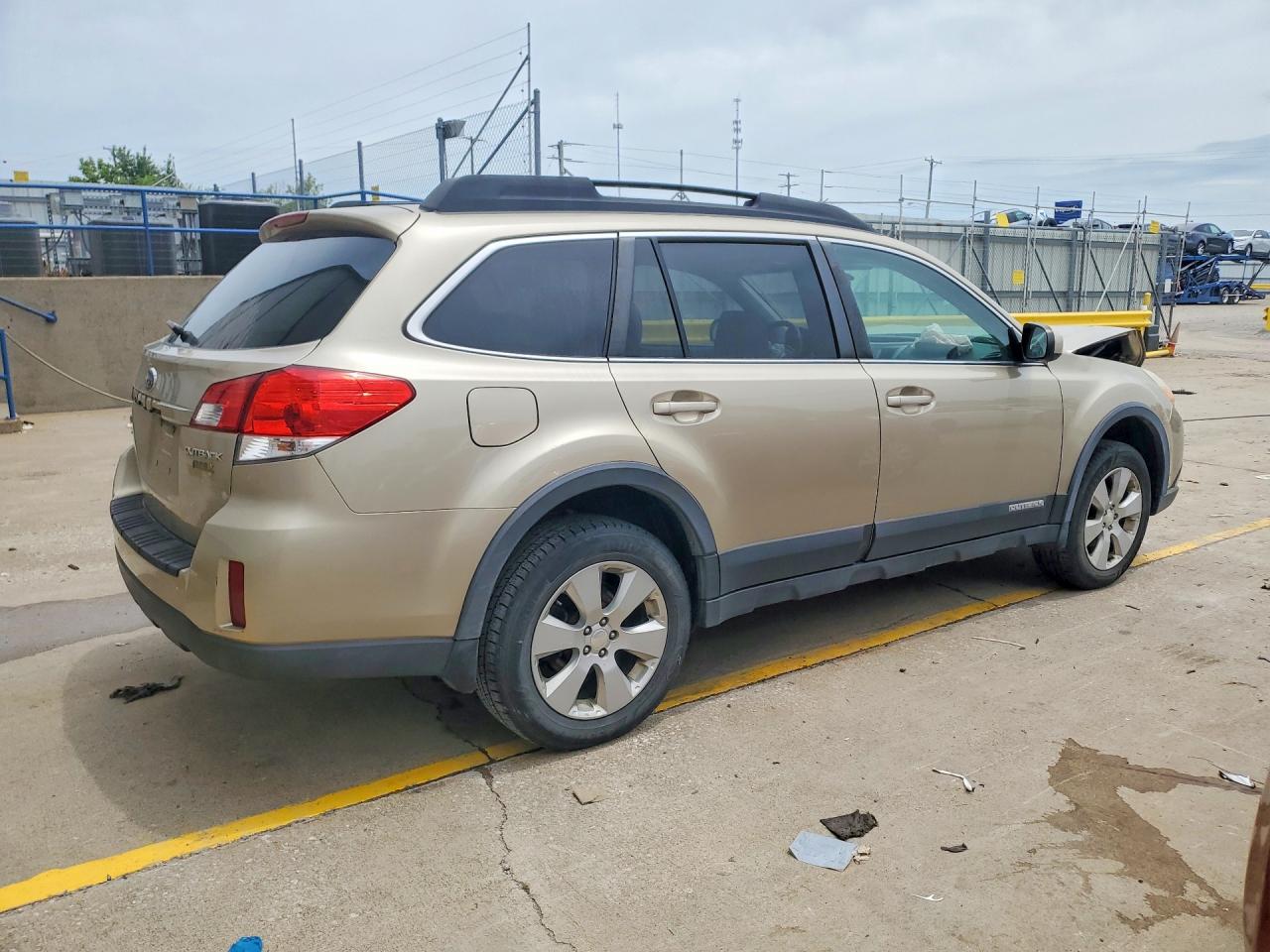 2010 Subaru Outback 2.5i Premium Gold vin: 4S4BRBHC0A3316888
