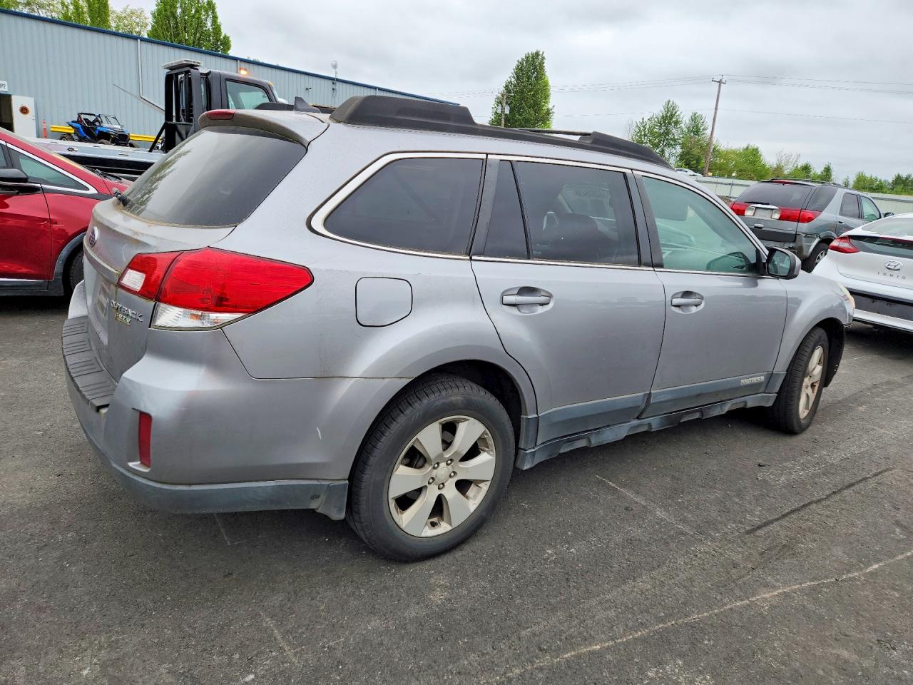 2011 Subaru Outback 2.5i Premium Silver vin: 4S4BRBHC0B3387350
