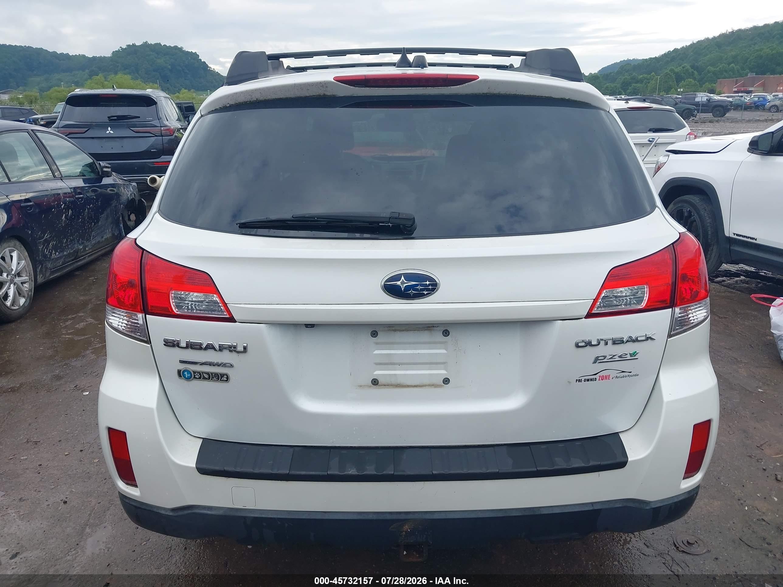 2011 Subaru Outback 2.5i Premium White vin: 4S4BRBHC1B1420013