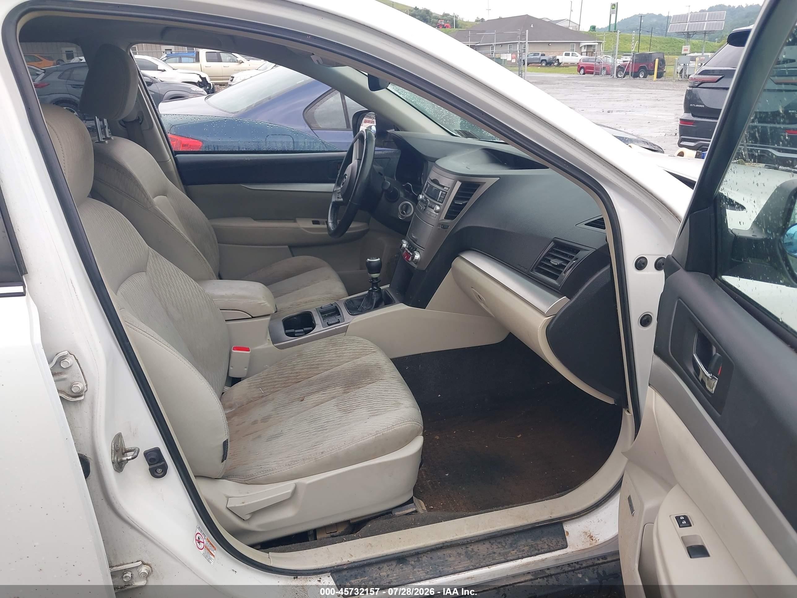 2011 Subaru Outback 2.5i Premium White vin: 4S4BRBHC1B1420013