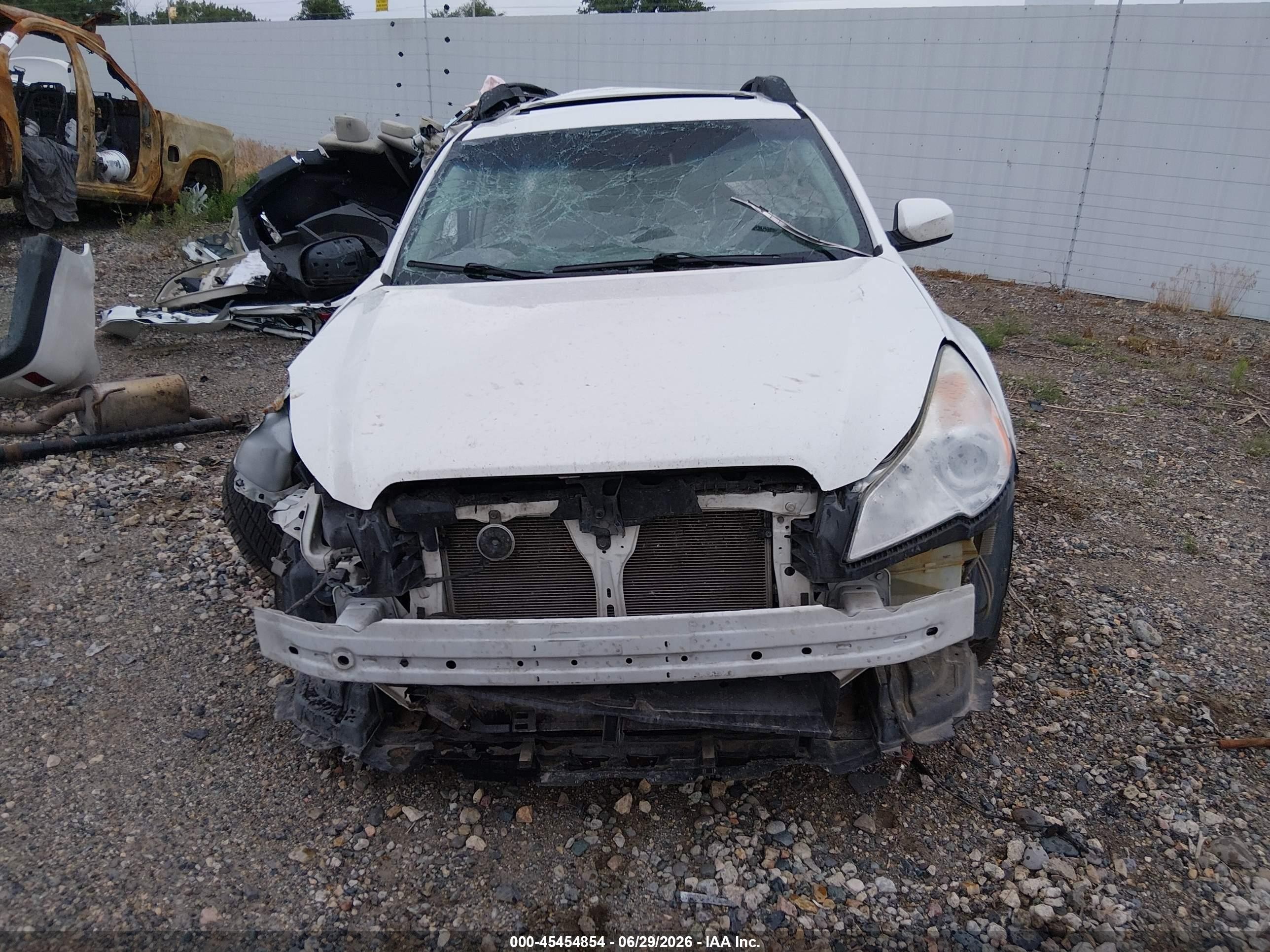 2011 Subaru Outback 2.5i Premium White vin: 4S4BRBHC1B3347679