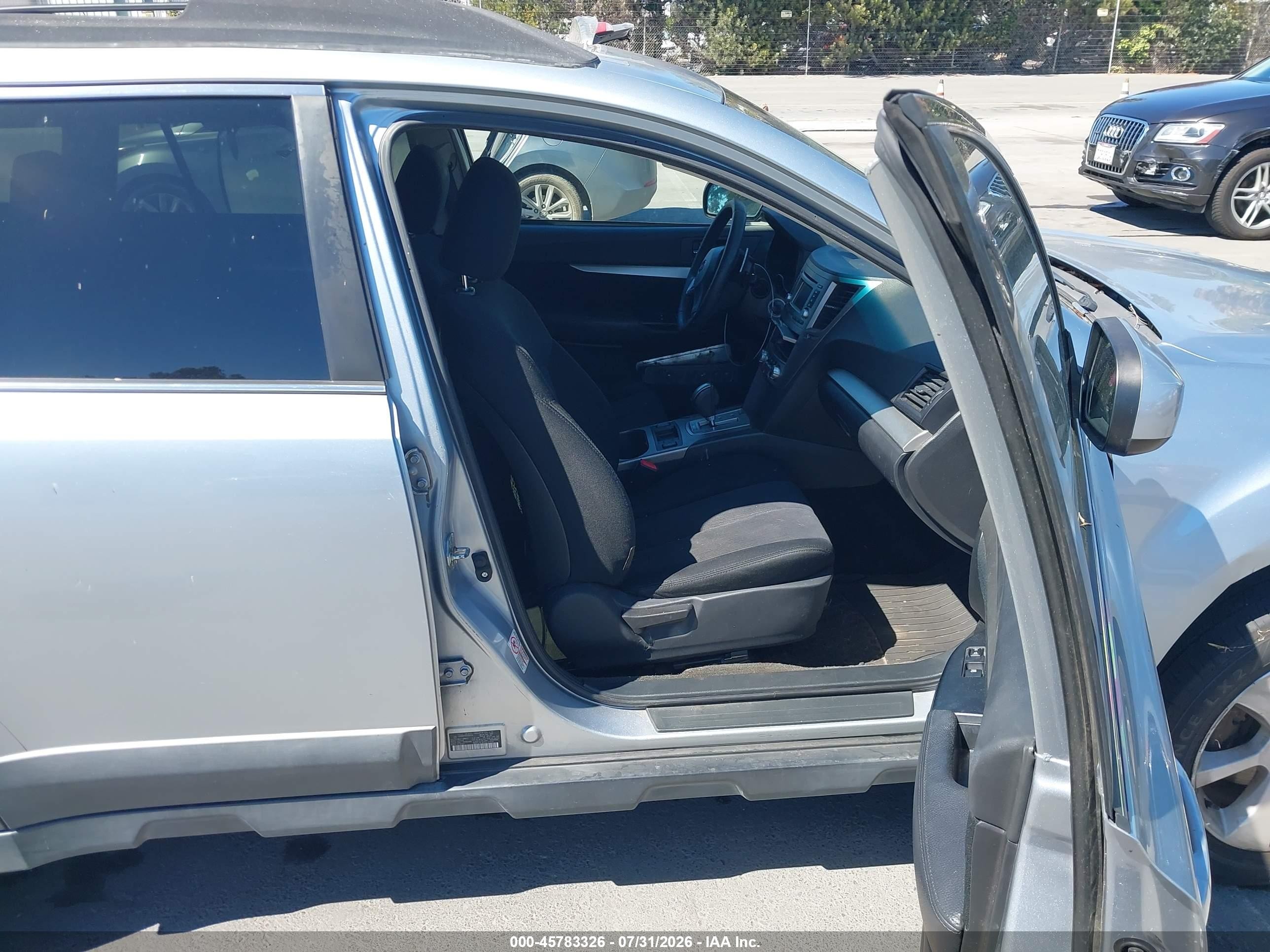 2013 Subaru Outback 2.5i Premium Silver vin: 4S4BRBHC6D3284176