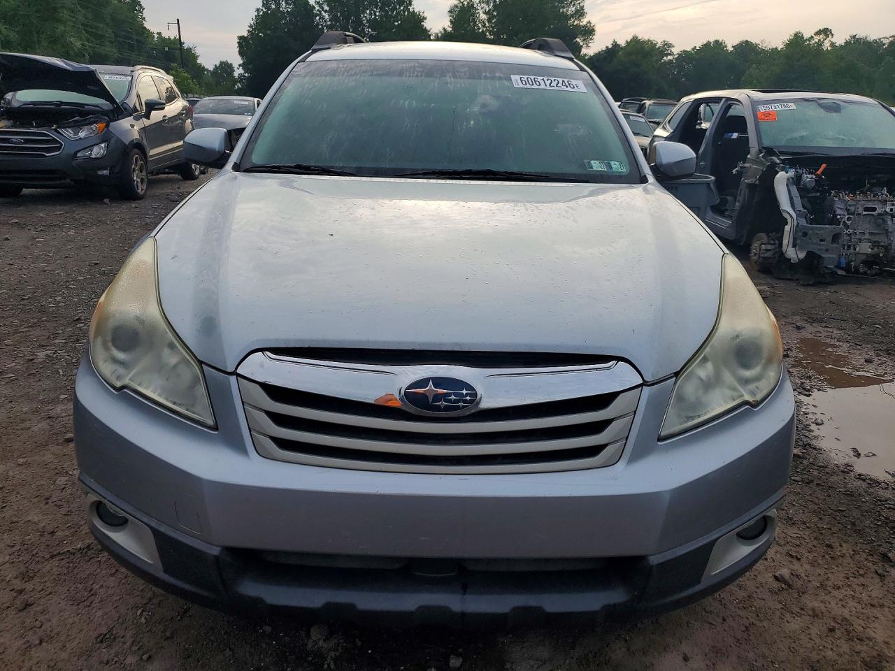 2012 Subaru Outback 2.5i Premium Серебряный vin: 4S4BRBHC8C3217514
