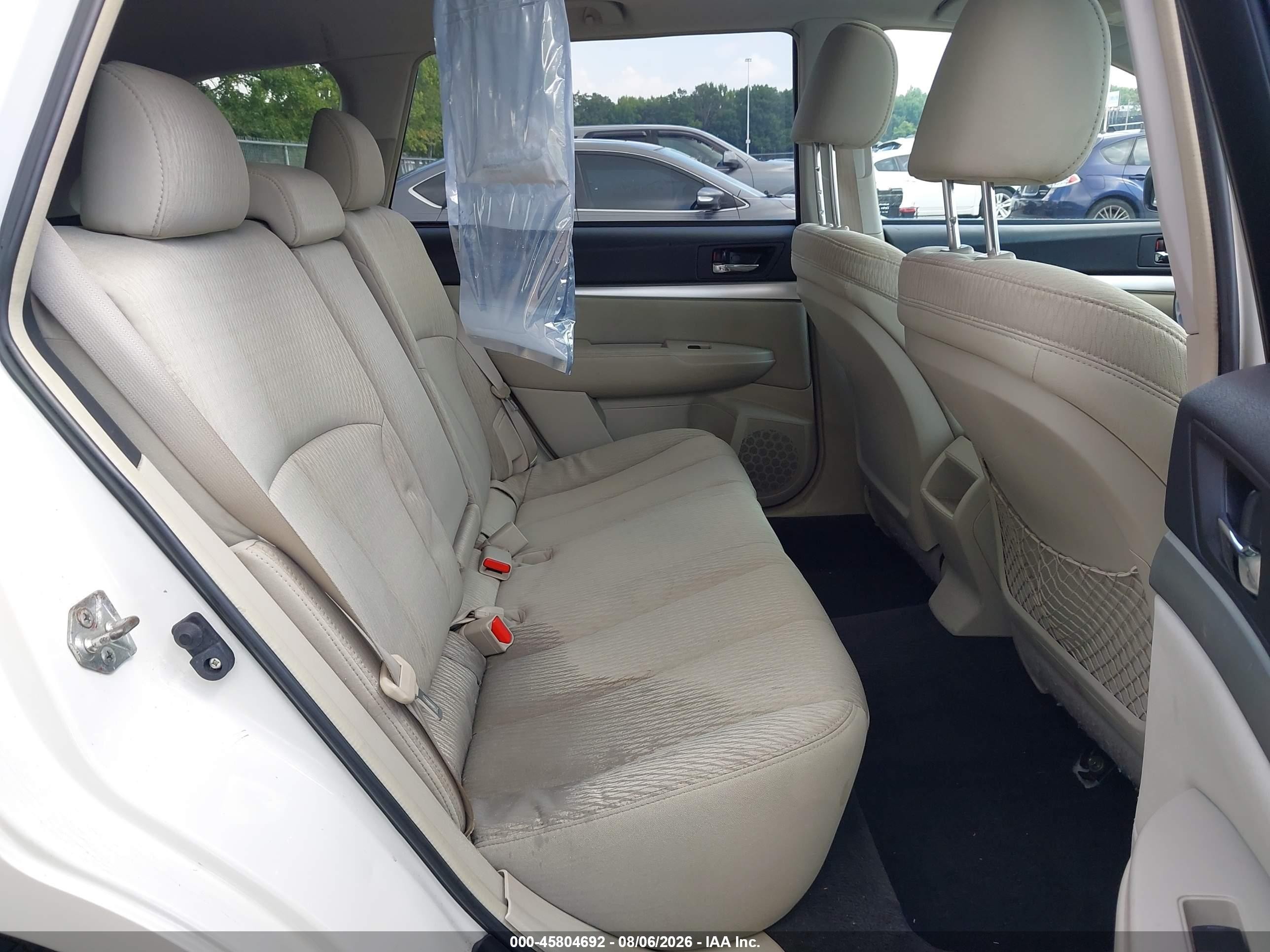 2011 Subaru Outback 2.5i Premium White vin: 4S4BRBHCXB1358451