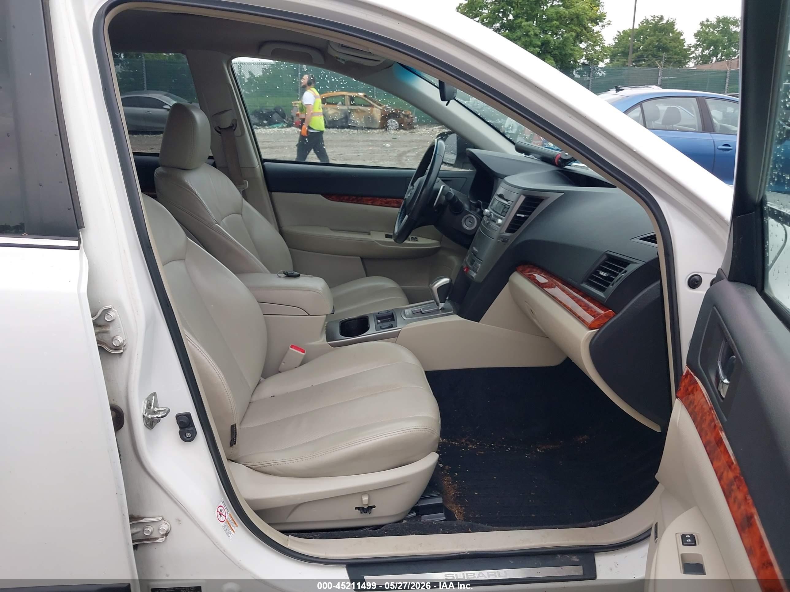 2011 Subaru Outback 2.5i Limited White vin: 4S4BRBJC1B3336823