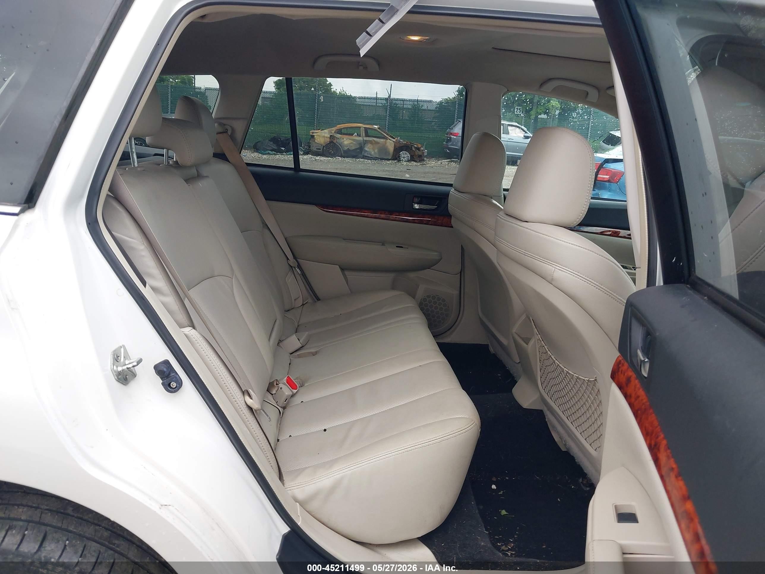 2011 Subaru Outback 2.5i Limited White vin: 4S4BRBJC1B3336823