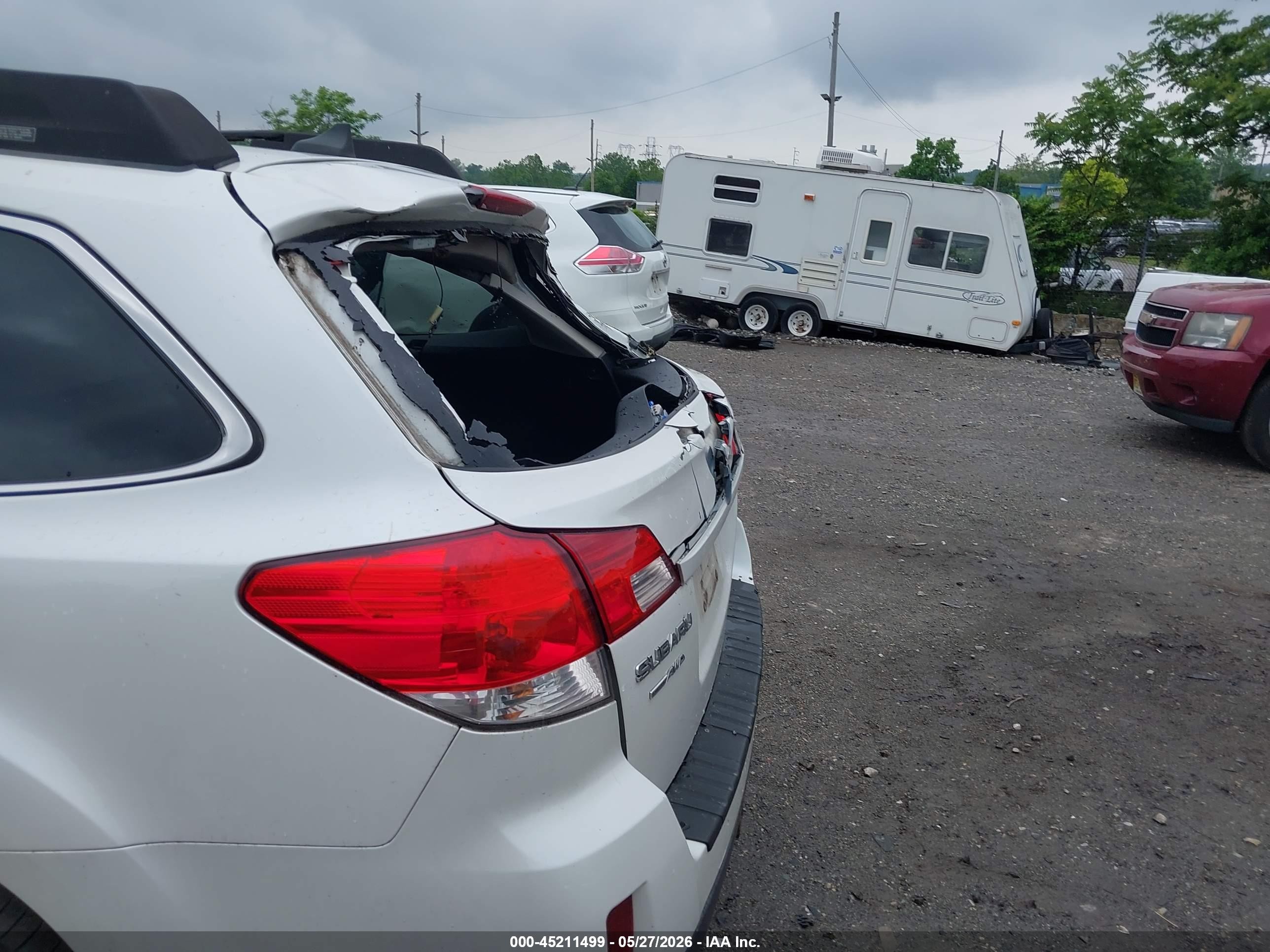 2011 Subaru Outback 2.5i Limited White vin: 4S4BRBJC1B3336823