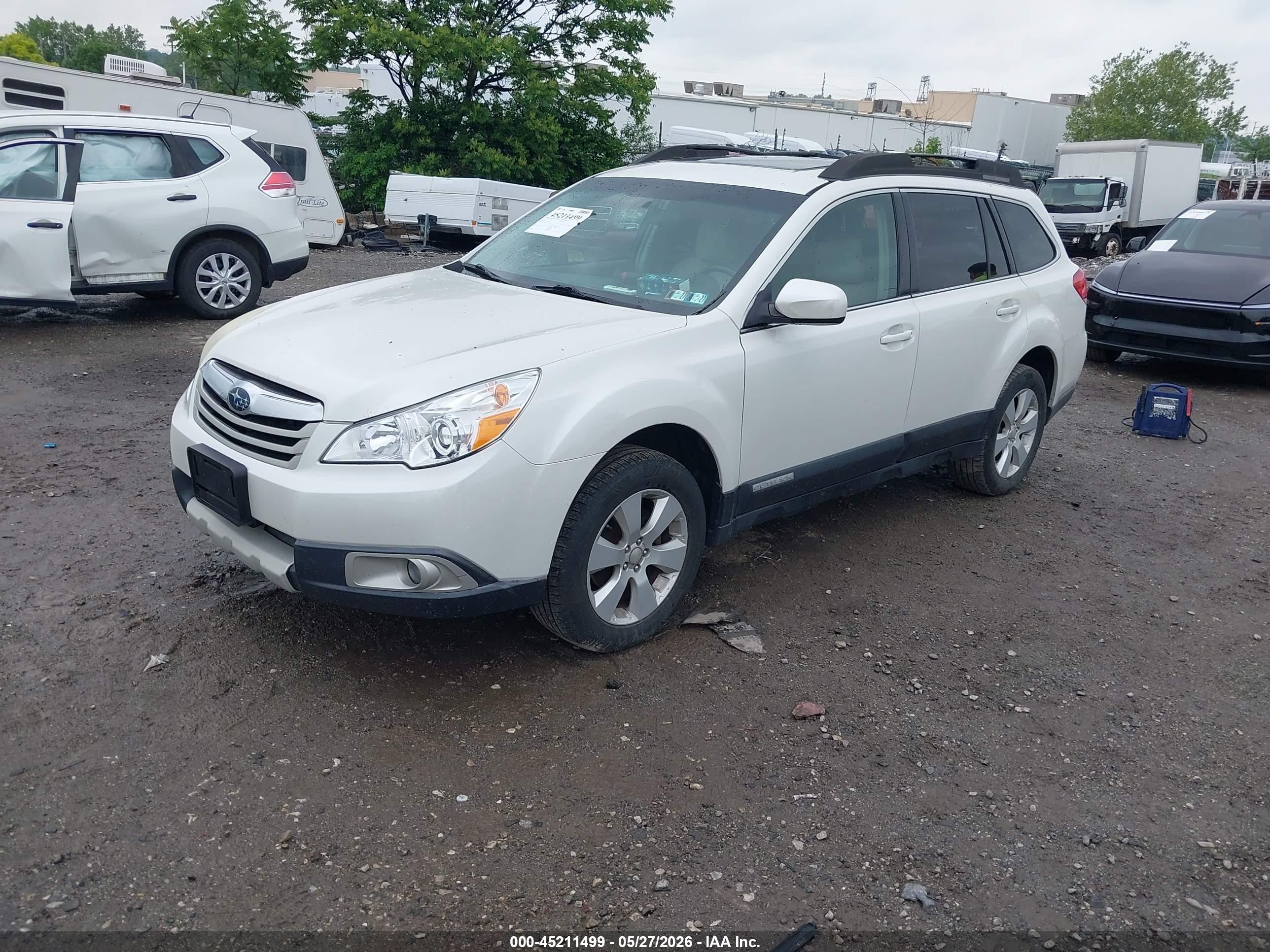 2011 Subaru Outback 2.5i Limited White vin: 4S4BRBJC1B3336823