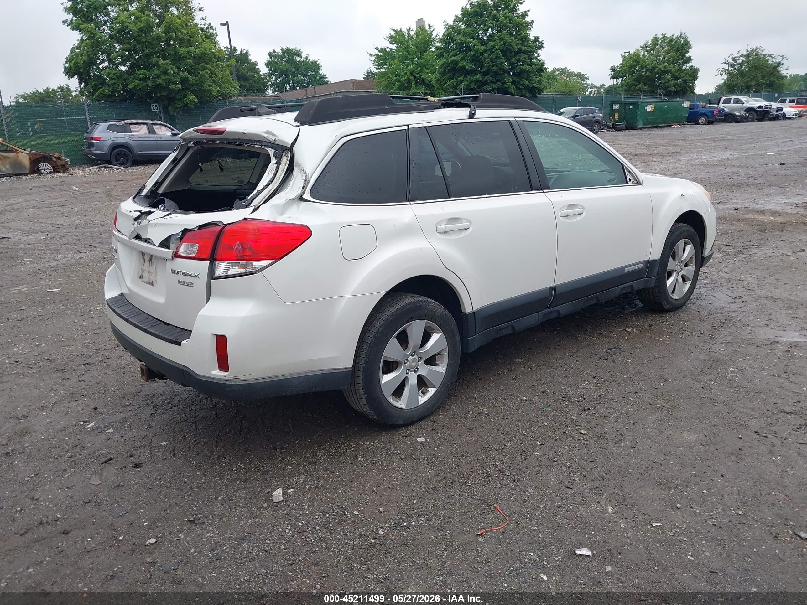 2011 Subaru Outback 2.5i Limited White vin: 4S4BRBJC1B3336823