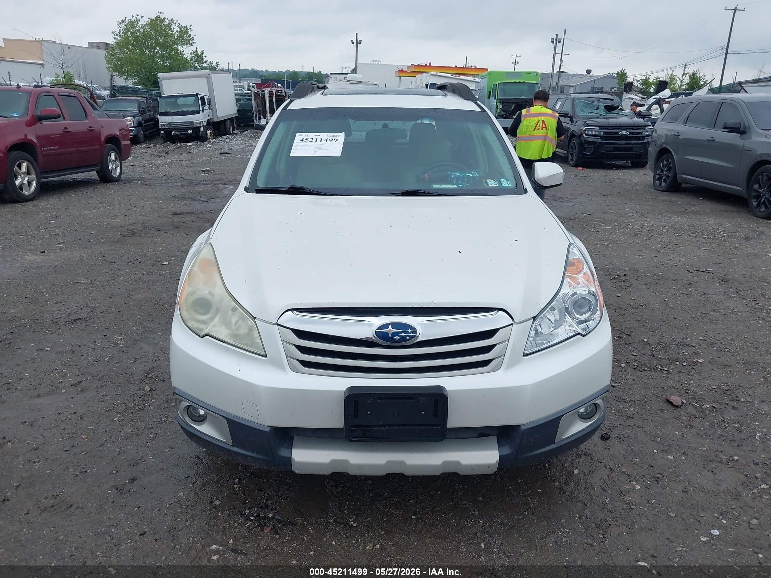 2011 Subaru Outback 2.5i Limited White vin: 4S4BRBJC1B3336823