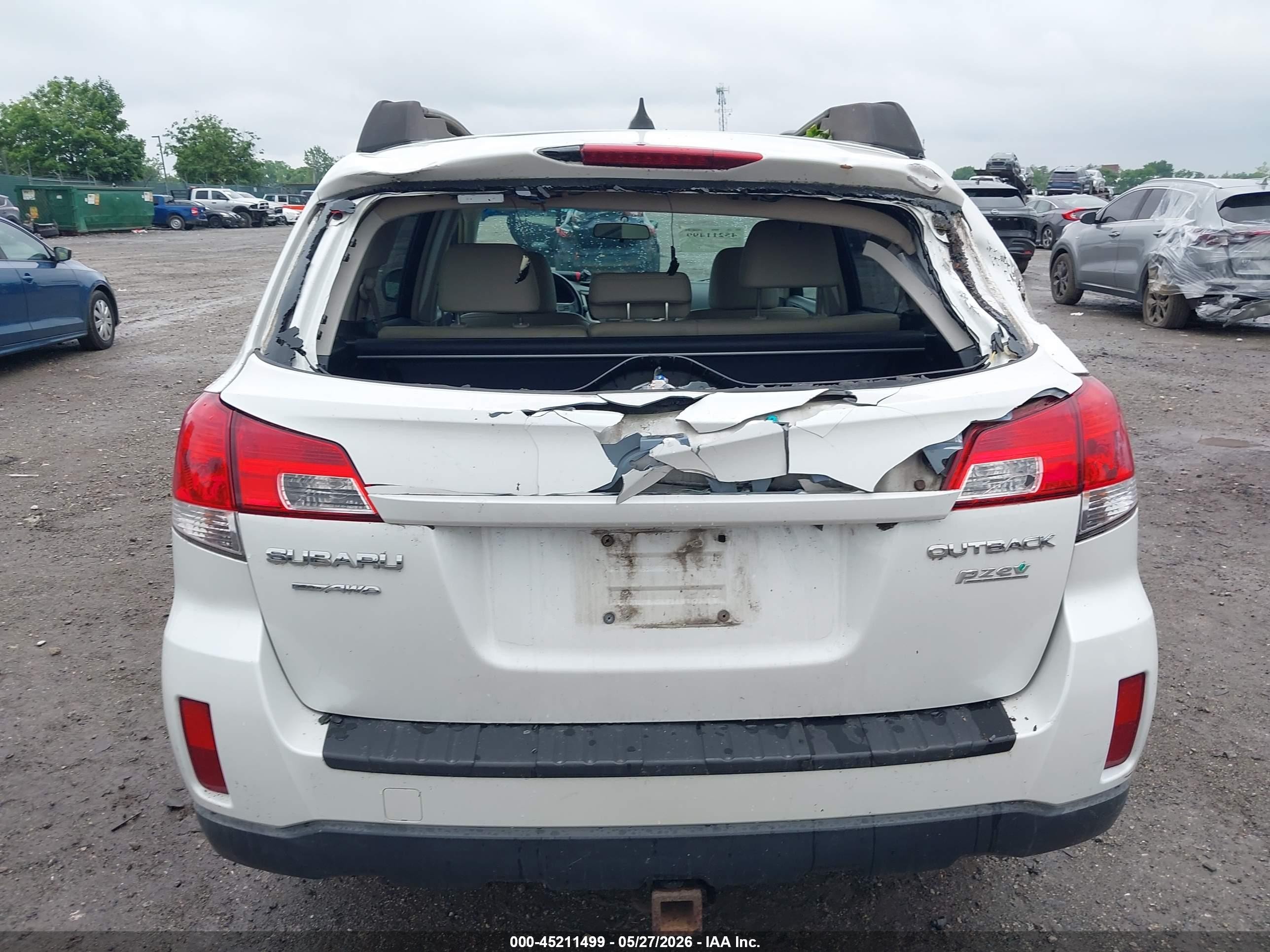 2011 Subaru Outback 2.5i Limited White vin: 4S4BRBJC1B3336823