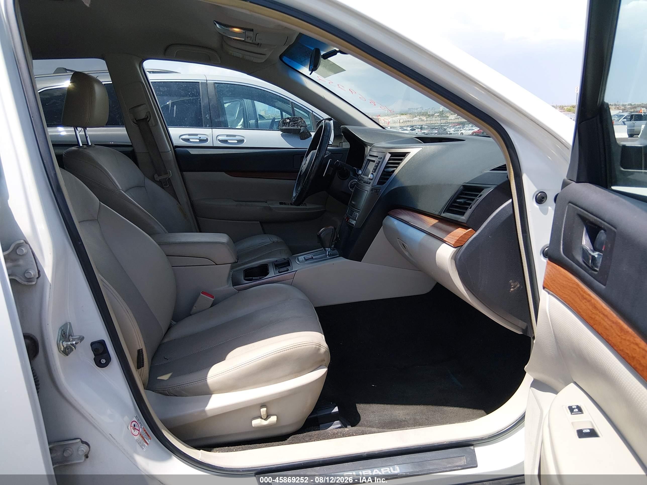 2013 Subaru Outback 2.5i Limited White vin: 4S4BRBJC1D3242248