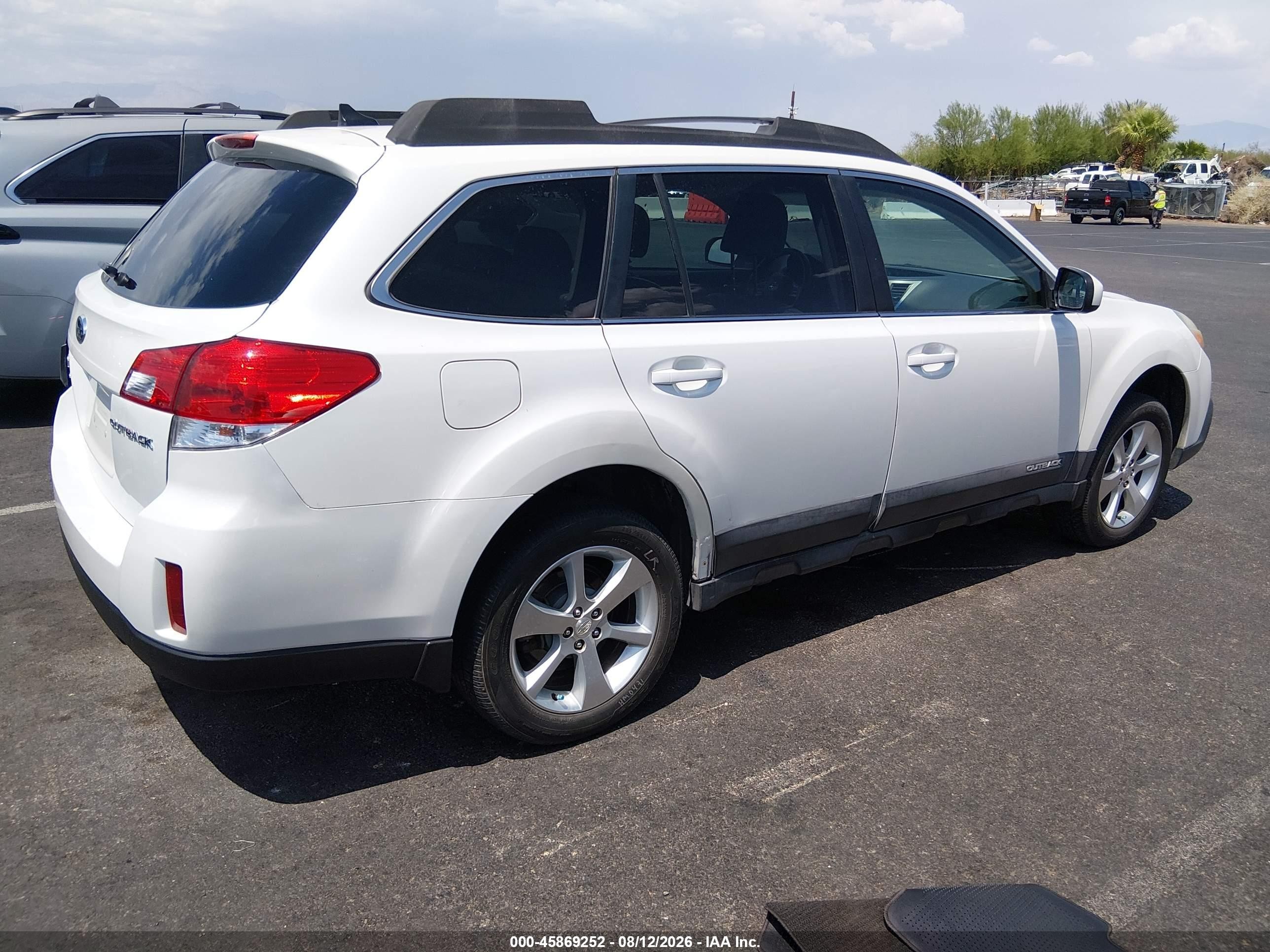 2013 Subaru Outback 2.5i Limited White vin: 4S4BRBJC1D3242248