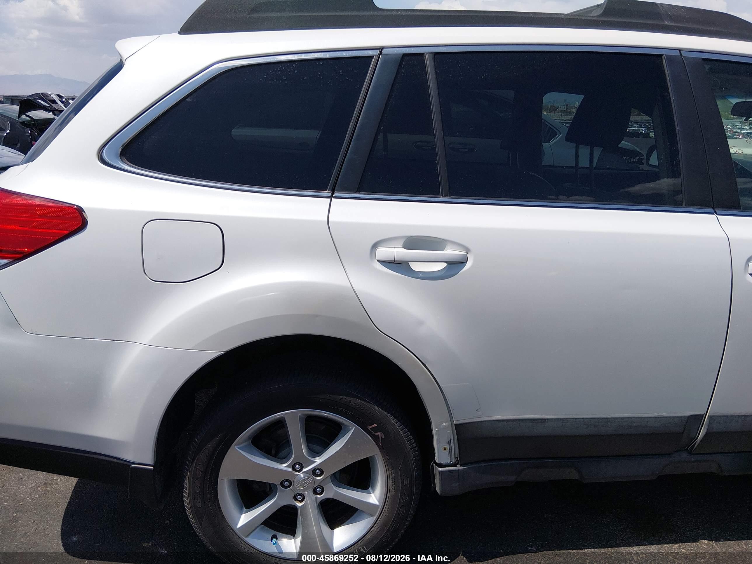 2013 Subaru Outback 2.5i Limited White vin: 4S4BRBJC1D3242248