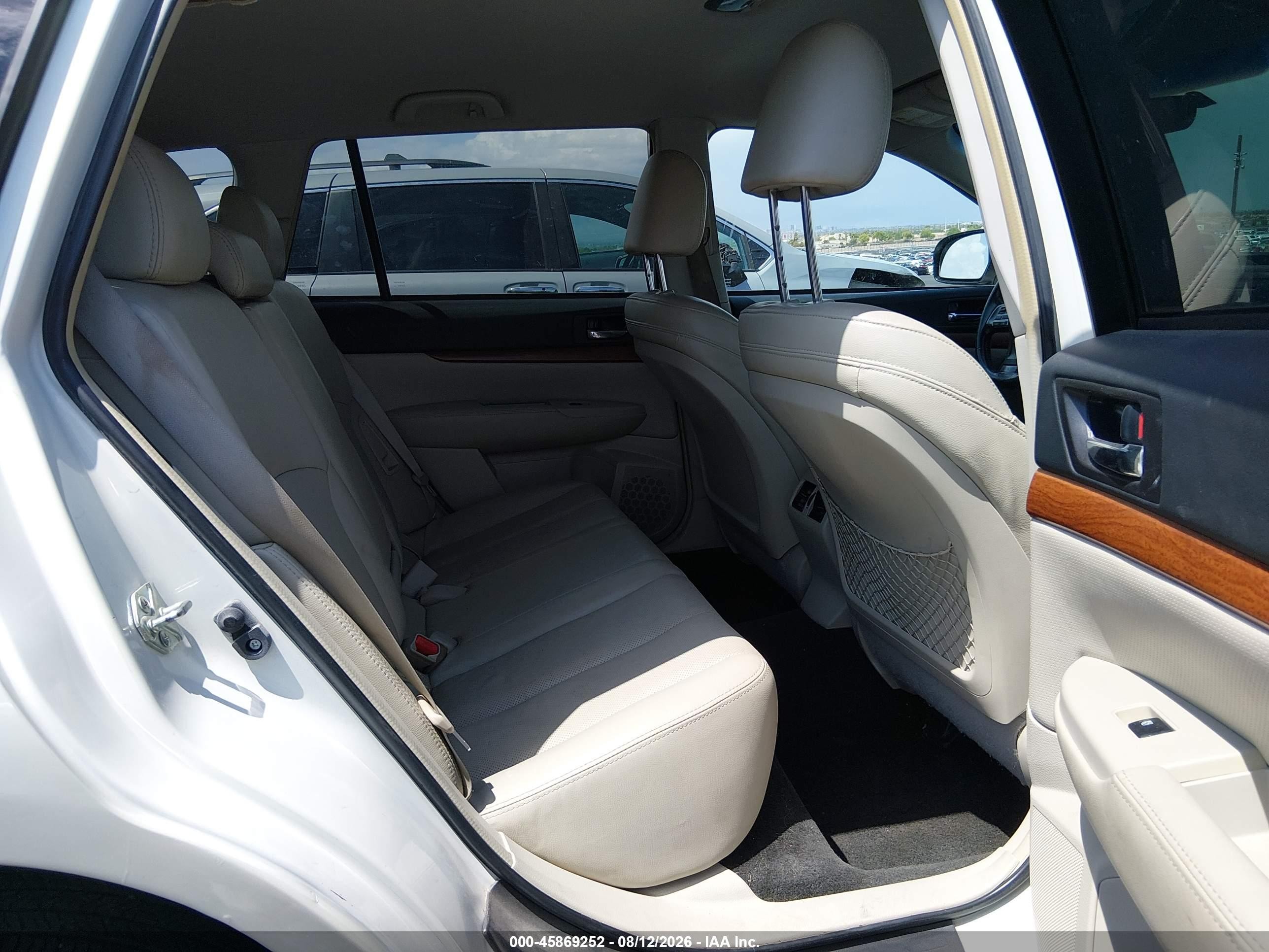 2013 Subaru Outback 2.5i Limited White vin: 4S4BRBJC1D3242248